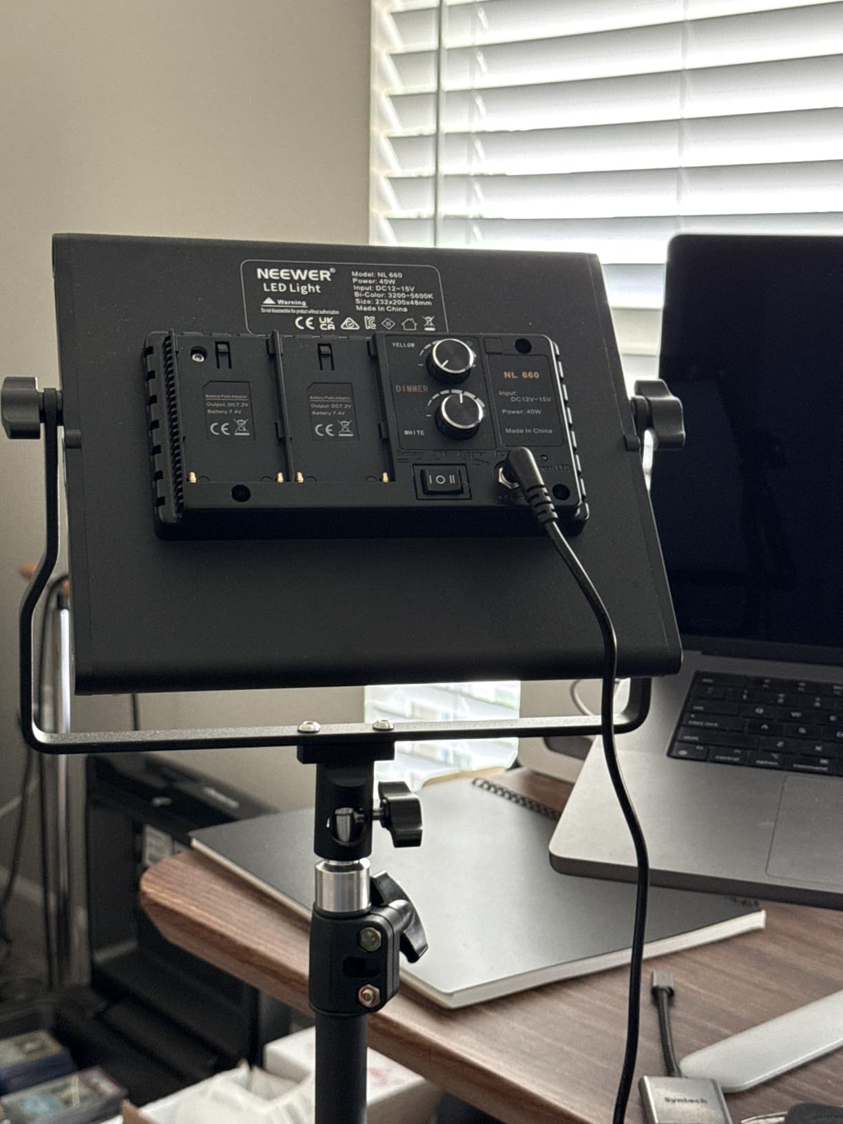 NEEWER Bi Color LED Studio Light with Tripod Stand Barndoors, Video Panel Key Lighting for Video Recording Streaming Photoshoot Photography, 660 LEDs 3200K-5600K 3300lx/1m Dimmable CRI96+, NL660 customer photo 1