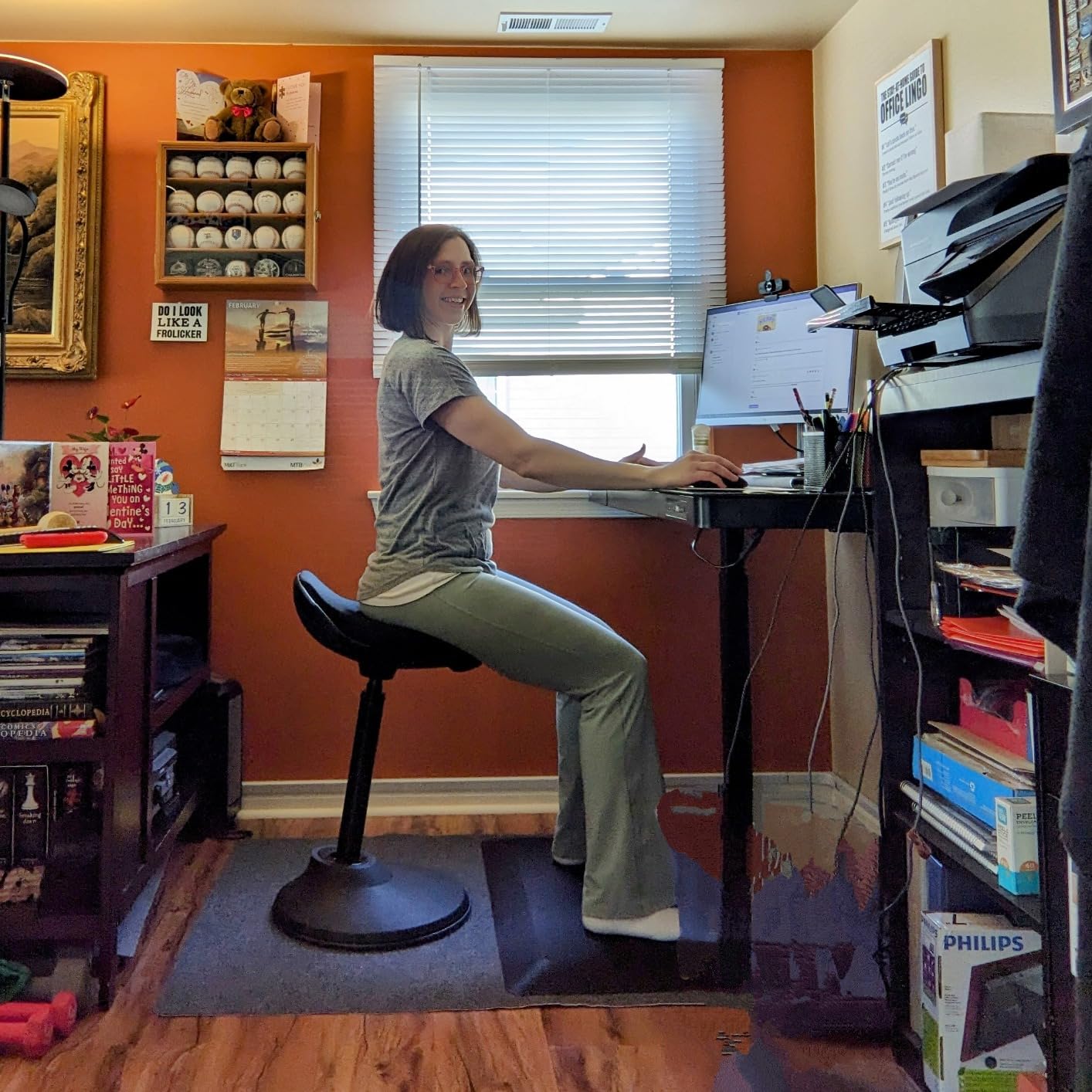 SONGMICS Ergonomic Wobble Stool, Height Adjustable Standing Desk Stool 23.3-33.1 Inches, Swivel Balance Chair with Non-Slip Base, Saddle Seat, for Active Sitting, Office, Home, Ink Black UOSC008B01 customer photo 1