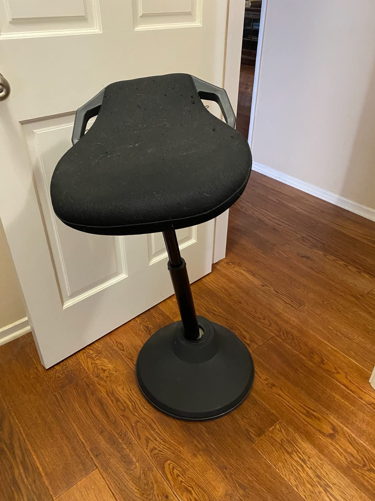 SONGMICS Ergonomic Wobble Stool, Height Adjustable Standing Desk Stool 23.3-33.1 Inches, Swivel Balance Chair with Non-Slip Base, Saddle Seat, for Active Sitting, Office, Home, Ink Black UOSC008B01 customer photo 2