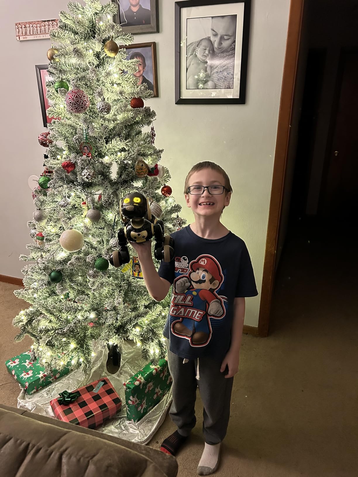 Ruko 18011 Robot Dog Toy, Smart Interactive Puppy with 30+ LED Faces, Remote & Gesture Control, Programmable Electronic Pet for Kids Ages 3-8, Black & Gold customer photo 2