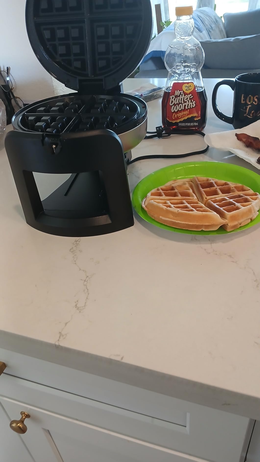 Cuisinart Round Flip Belgian Waffle Maker, 1 Inch thick Belgian-style Waffle, WAF-F30NAS customer photo 1
