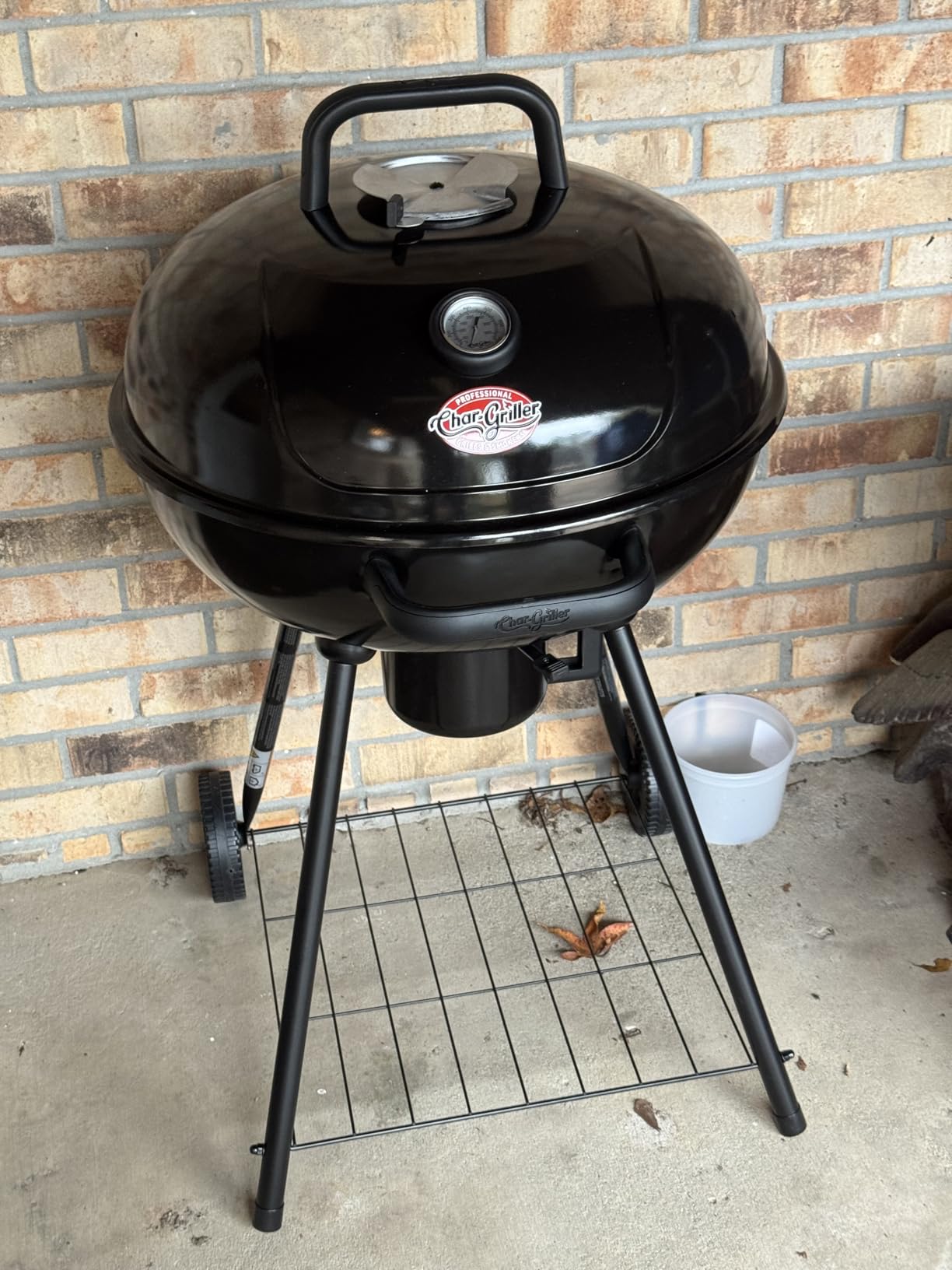Char-Griller CG30040725 22-inch Kettle Charcoal Grill and Smoker customer photo 1