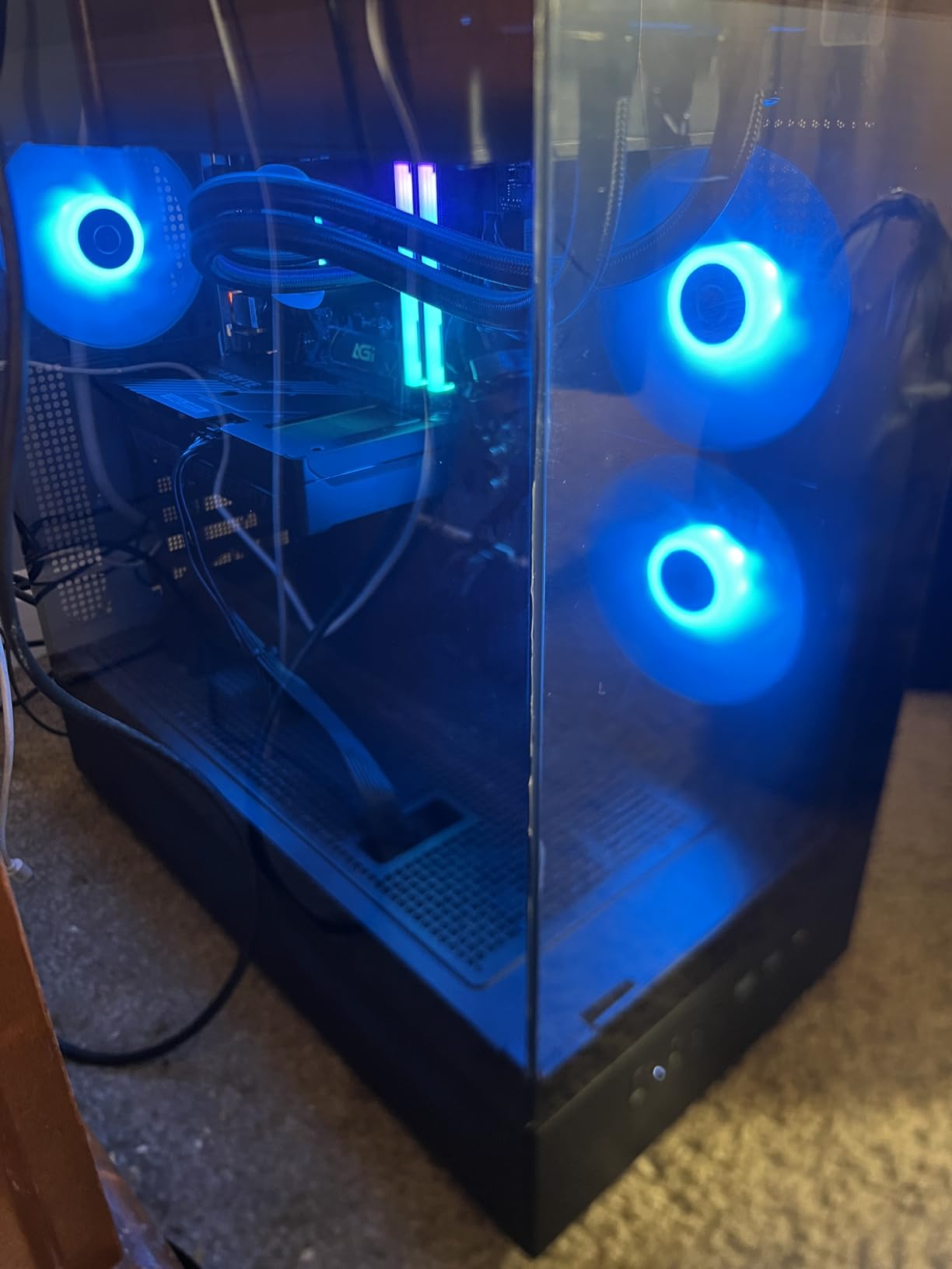 Skytech Gaming Azure 3 Desktop PC, Ryzen 7 7800X3D 4.2 GHz (5GHz Turbo), NVIDIA RTX 5060 Ti 16GB, 1TB Gen4 NVMe SSD, 32GB DDR5 RAM 6000 RGB, 650W Gold PSU, 360mm ARGB AIO, Wi-Fi, Win 11 customer photo 1