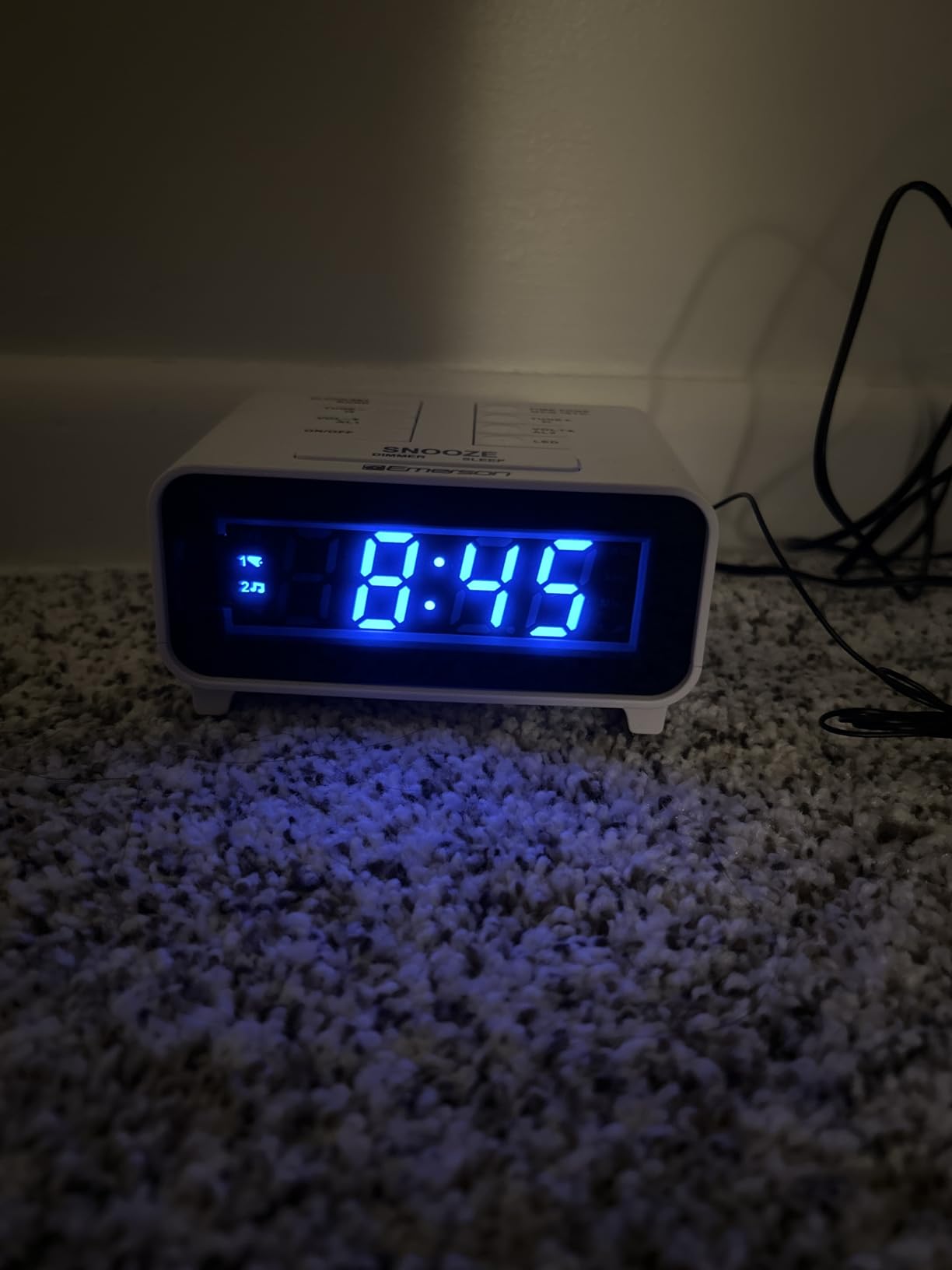 Emerson CKS1500 SmartSet Dual Alarm Clock Radio with AM/FM, 0.9