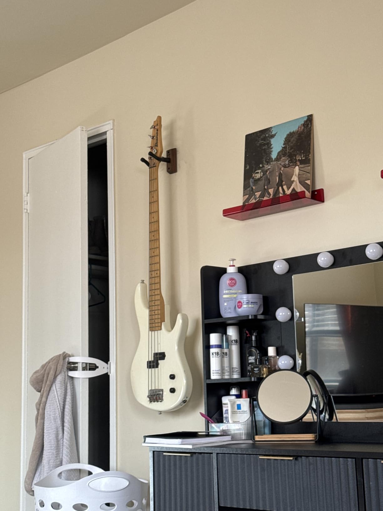 Bandpop Guitar Wall Mount - Black Walnut Guitar Hanger with 5pcs Picks for Acoustic, Electric, Bass, Banjo, Mandolin customer photo 1