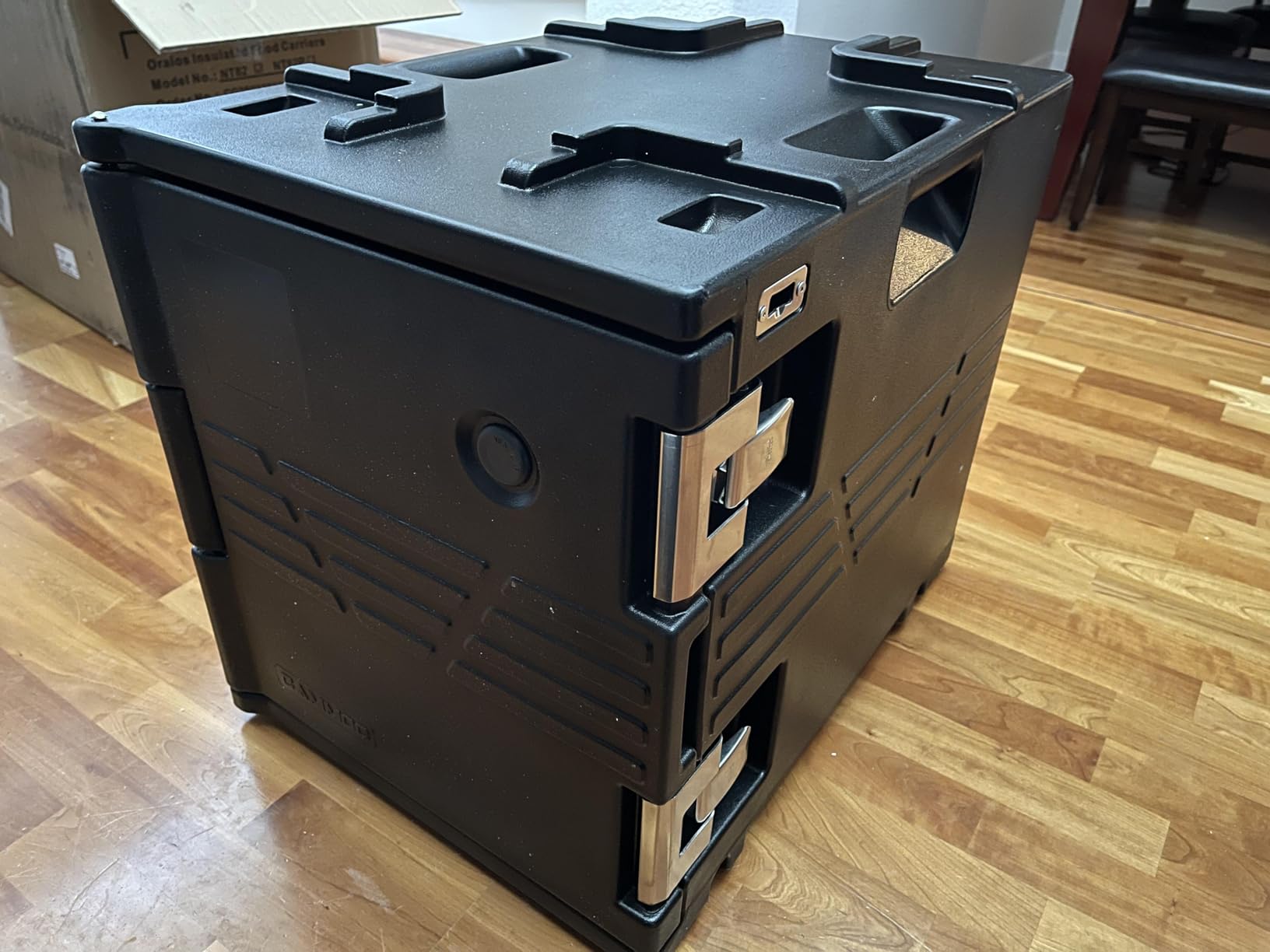CAMMOO Black 82QT Non-Electric Hot Box Food Warmer with Wheels, 304 Stainless Steel Latch, Insulated Food Carrier for 5 Full-Size Pans(NOT Included), Food Warmer Box Hot Boxes for Catering customer photo 2
