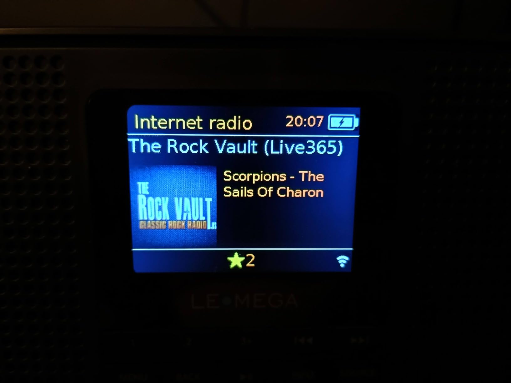 LEMEGA IR4S Stereo WiFi Internet Radio, FM Digital Radio, Spotify Connect, Bluetooth Speaker, Dual Alarms Clock, 40 Presets, Headphone-Output, Batteries or Mains Powered (Dark Walnut) customer photo 1