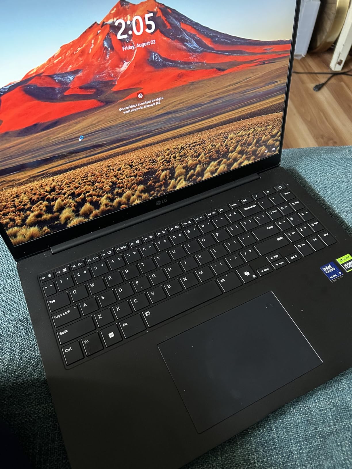 LG gram Pro 16-inch Lightweight Laptop Computer, Intel Evo Edition Powered by Intel Core Ultra9 285H Processor, NVIDIA RTX 5050, Windows 11 Home, 32GB RAM, 2TB SSD, Black customer photo 2