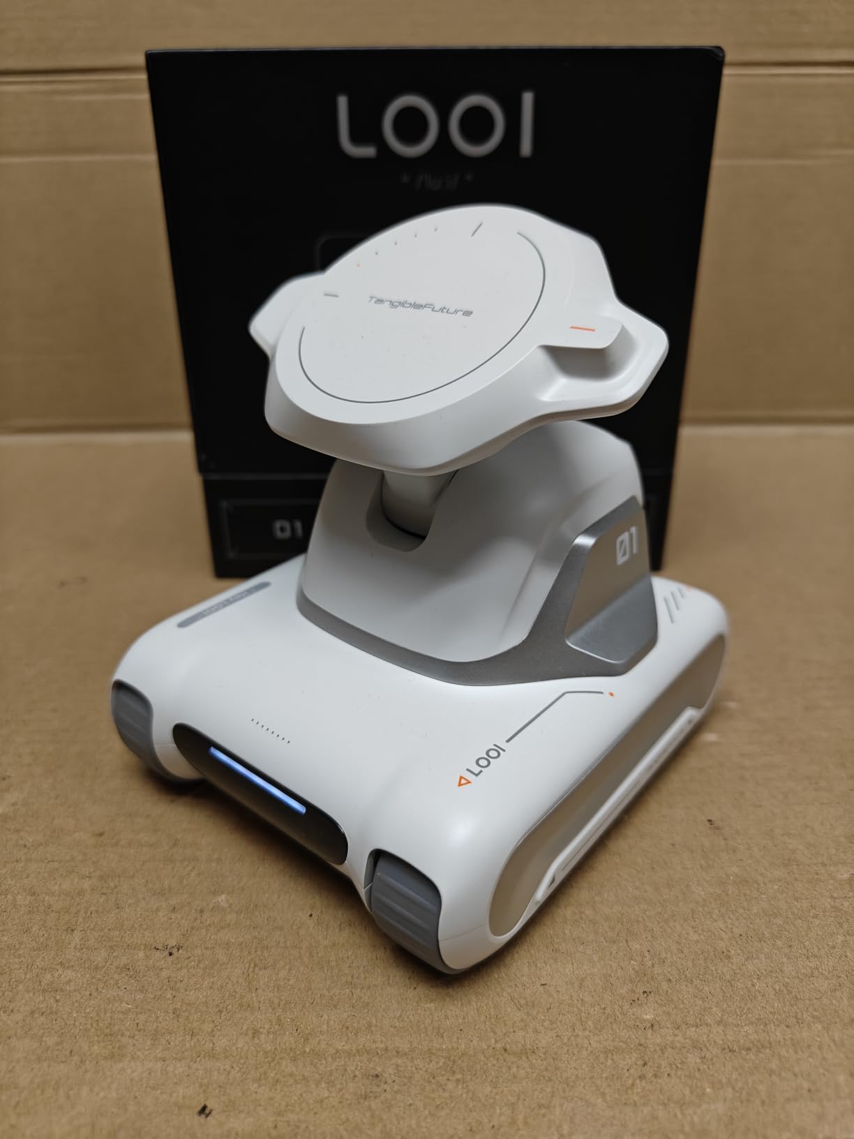 LOOI Robot-Starlight White-AI Desktop Companion, ChatGPT&Gemini Voice Interaction, Visual Understanding, Personality&Memory, 10W Wireless Charging, Tech&Gadget Gift, Electronic pets, Toy, Geek, Desktop Setup customer photo 1