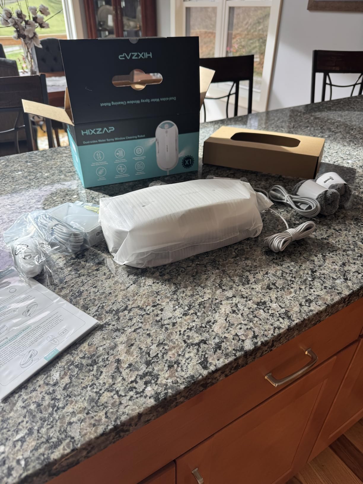 Smart Window Cleaning Robot with bidirectional ultrasonic Spray & 85ml Tank - Automatic Edge Detection, 2400-3200pa Strong Suction, Anti-Drop P customer photo 2