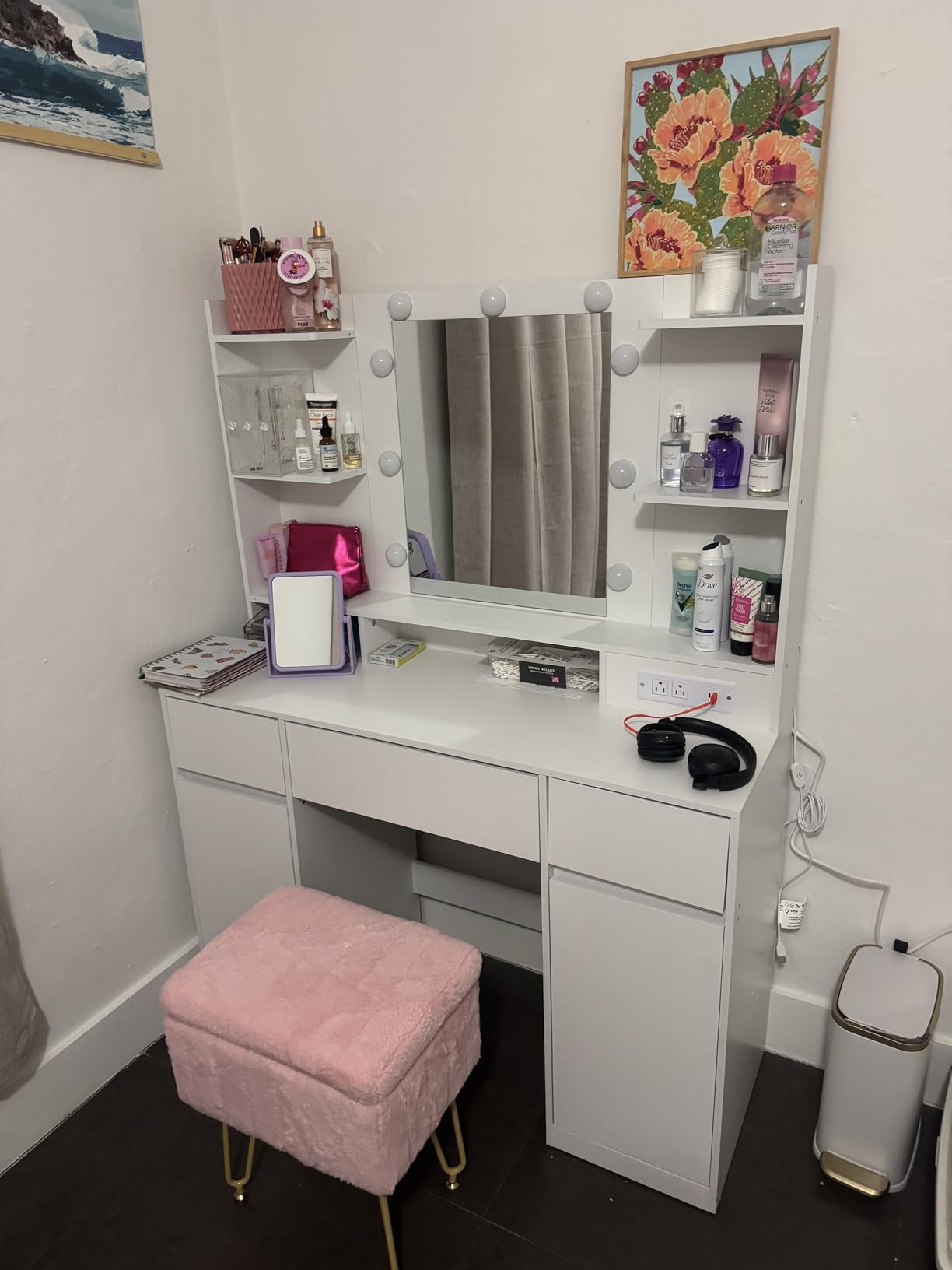 VASAGLE Kailyn Collection - Vanity Desk with Mirror and 9 LED Bulbs, Vanity Makeup Table with Power Outlets, Dressing Table with 9 Drawers, Cloud White URDT141WB01S customer photo 2