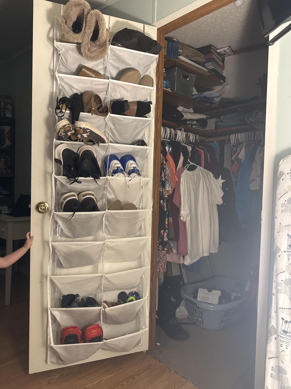 UVIAHOMI 20-30 Pairs Over the Door Shoe Organizer, Clear Pockets Hanging Shoe Storage for Closet, 10-Tier Door Shoes Rack, Handing Shoes Holder Fit All the Family's Sneakers, Boots, Heels, Black customer photo 1