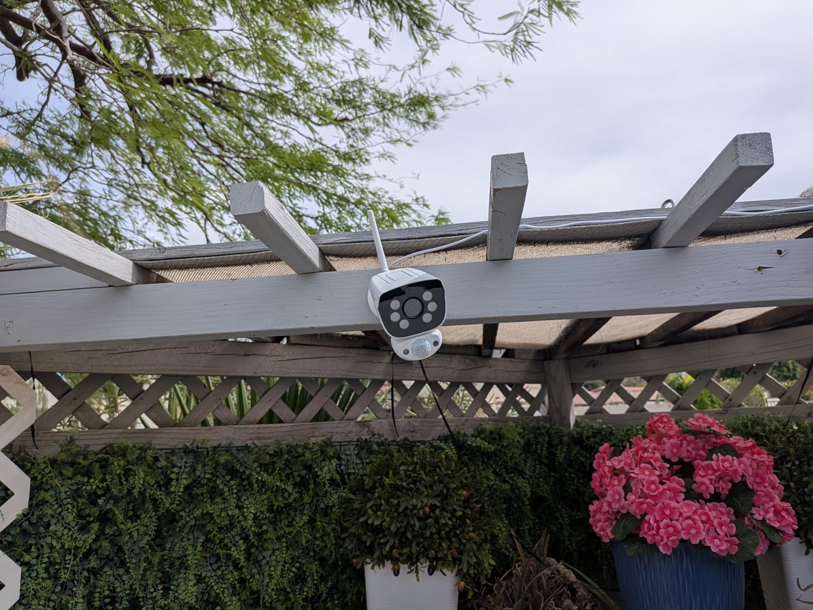 CasaCam GuardianCam Pro | 2K Wireless Security Camera System, 10.1