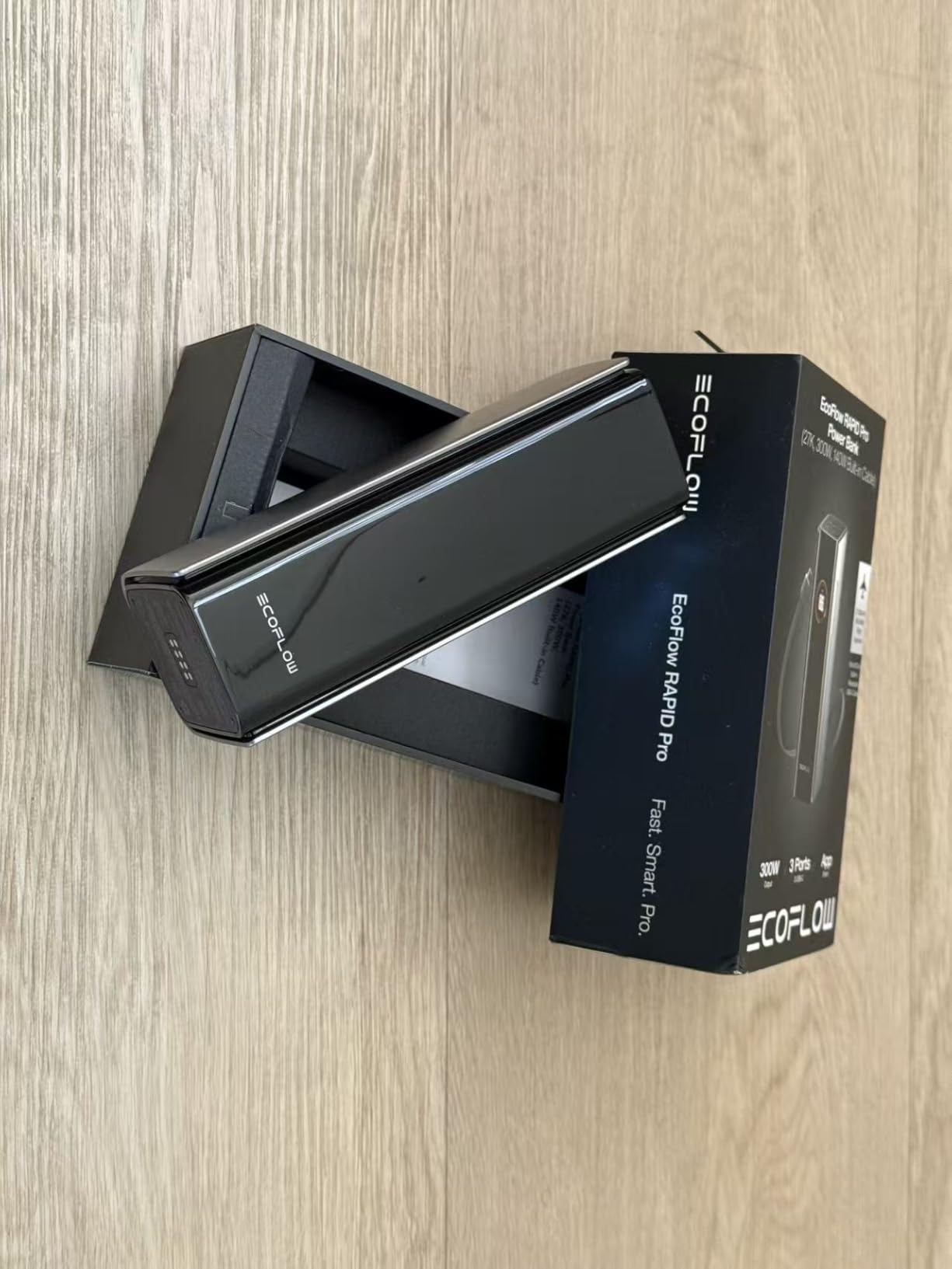 EF ECOFLOW Rapid Pro Power Bank, 27,650mAh 4-Port with 300W Max Output, Portable Charger with 140W Built-in Cable, TSA-Approved, Smart APP, for MacBook Pro/Air, iPhone 17/16Series, Laptops, and More customer photo 2