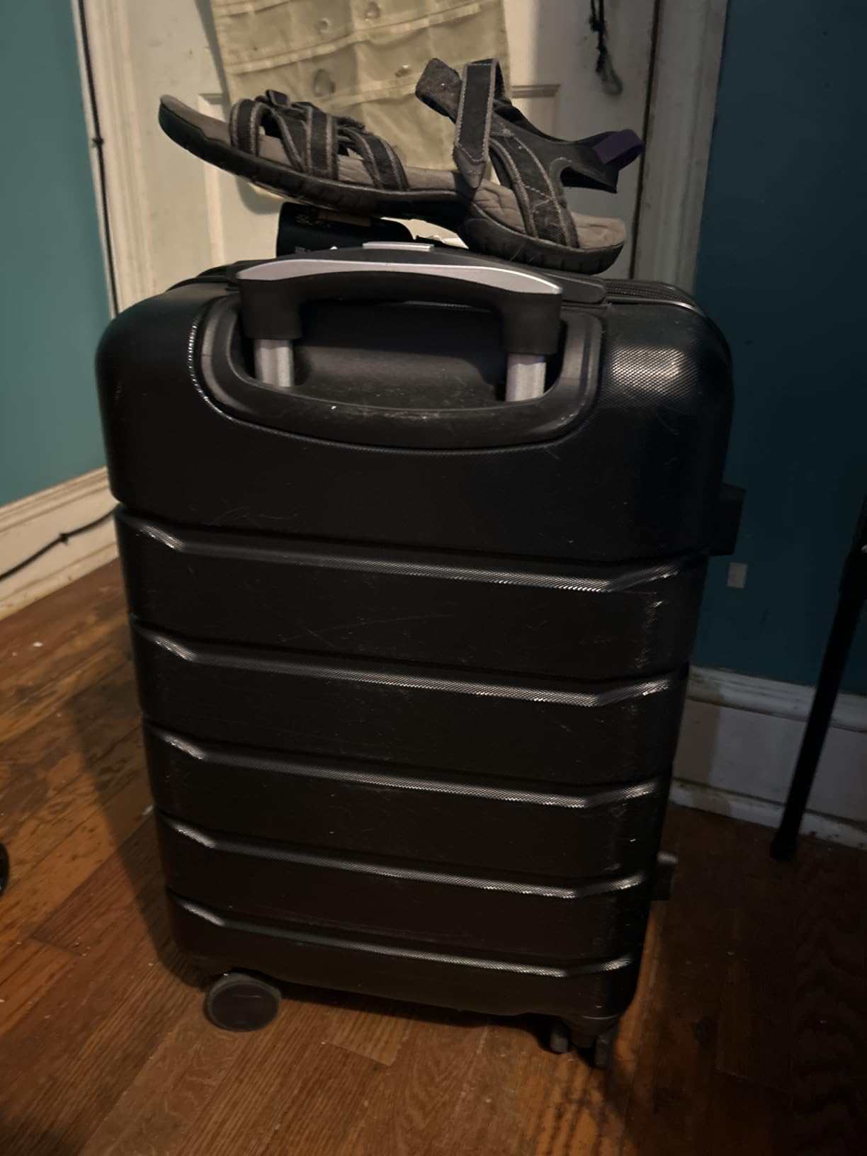 Sweetcrispy Carry on Luggage, Hard Shell ABS Suitcase with Double Spinner Wheels, Lightweight Expandable Rolling Suit Case with TSA Lock, 20 Inch Bronze Black customer photo 1