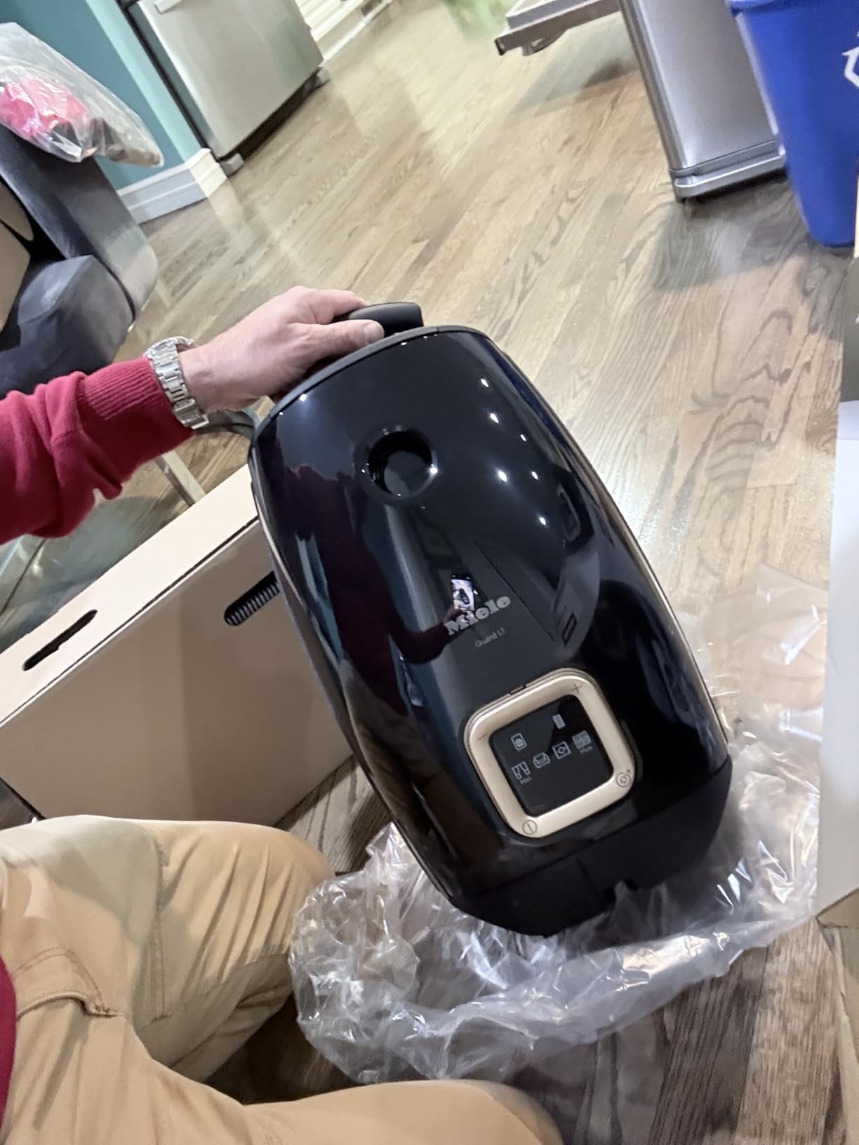 NEW Miele Guard L1 AllFloor Bagged Canister Vacuum Cleaner with AirClean Plus Filter, AllTeQ Universal Floorhead, and AllFloor Floorbrush, LED Display Panel, in Obsidian Black/Rose Gold customer photo 1