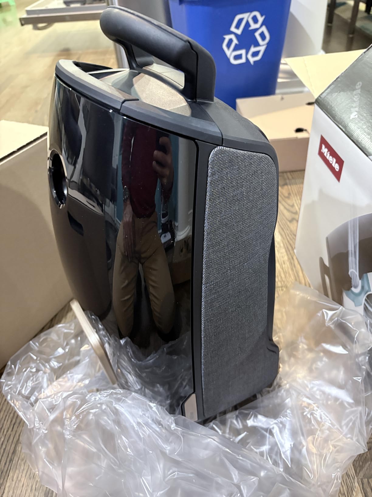 NEW Miele Guard L1 AllFloor Bagged Canister Vacuum Cleaner with AirClean Plus Filter, AllTeQ Universal Floorhead, and AllFloor Floorbrush, LED Display Panel, in Obsidian Black/Rose Gold customer photo 2
