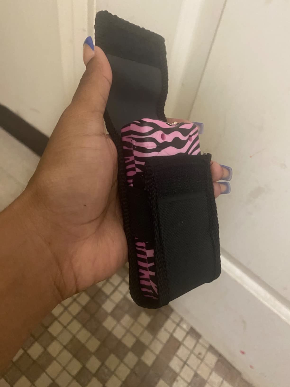 FIGHTSENSE Self-Defense Kit 1/2oz Pepper Spray & Mini Stun Gun for Men & Women,25 Burst,12 Foot Range,1.60 µC Painful Charge,LED Flashlight,Safety Switch customer photo 1