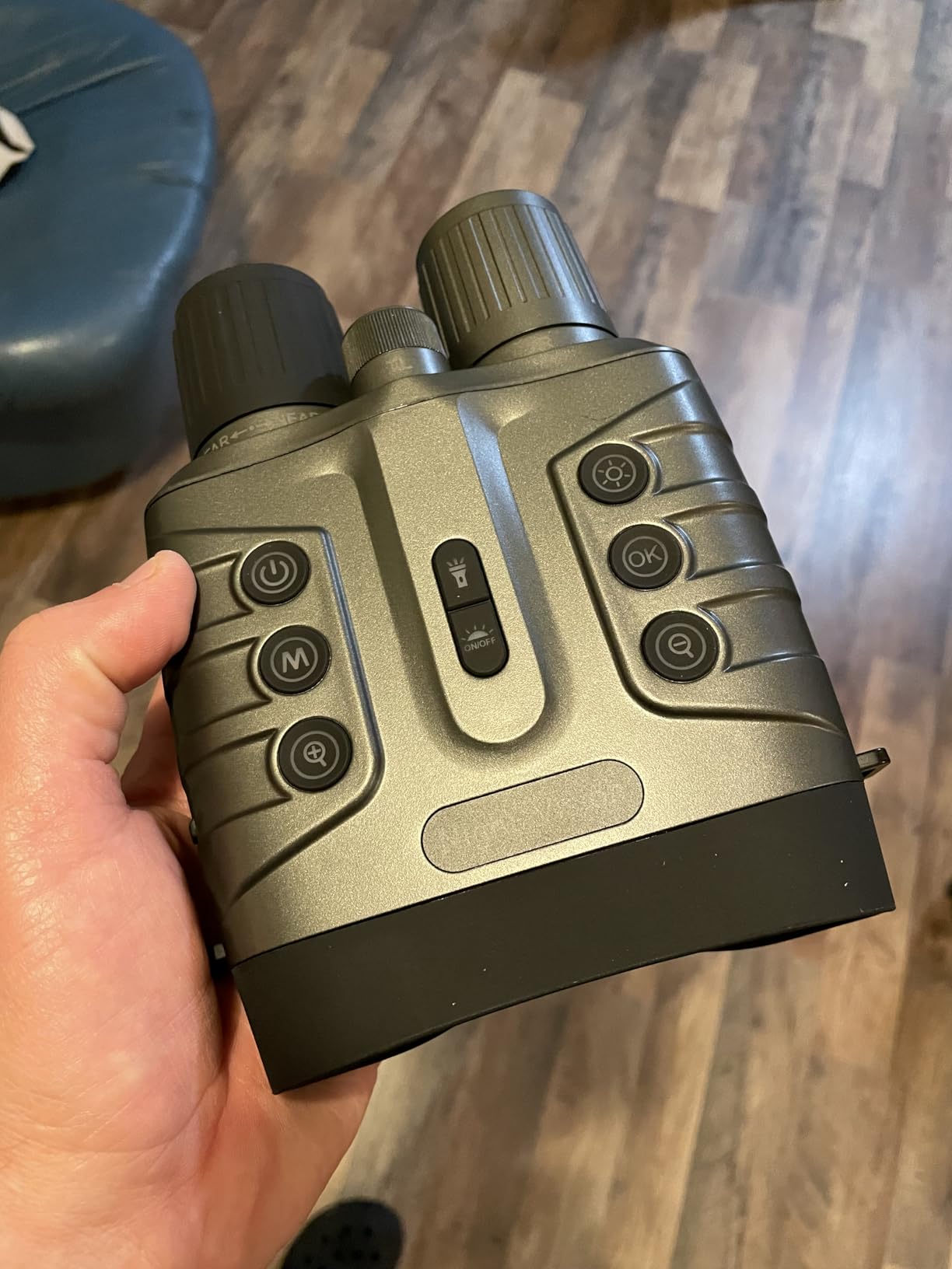 Night Vision Goggles,4K Full-Color Night Vision Binoculars for Adults with 3 HD Screen, 10000mAh Battery & 1968FT Night Vision Range,64GB Card,850nm Infrared,8X Zoom, Ideal for Camping & Hiking customer photo 1