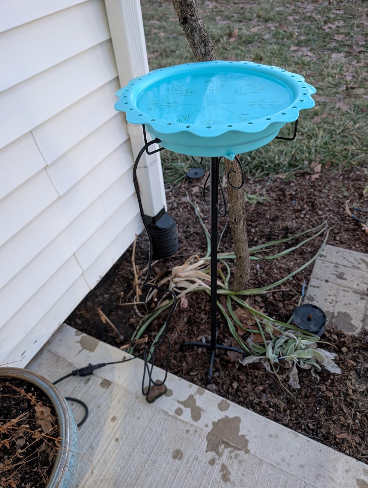 Heated Bird Bath for Outside Winter, Powerful 100W Thermostat Control Heated Bird Baths for Outdoors with 5-Prong Metal Stake, Heated Birdbath Water Heater for Garden Yard Patio Lawn (Green) customer photo 1
