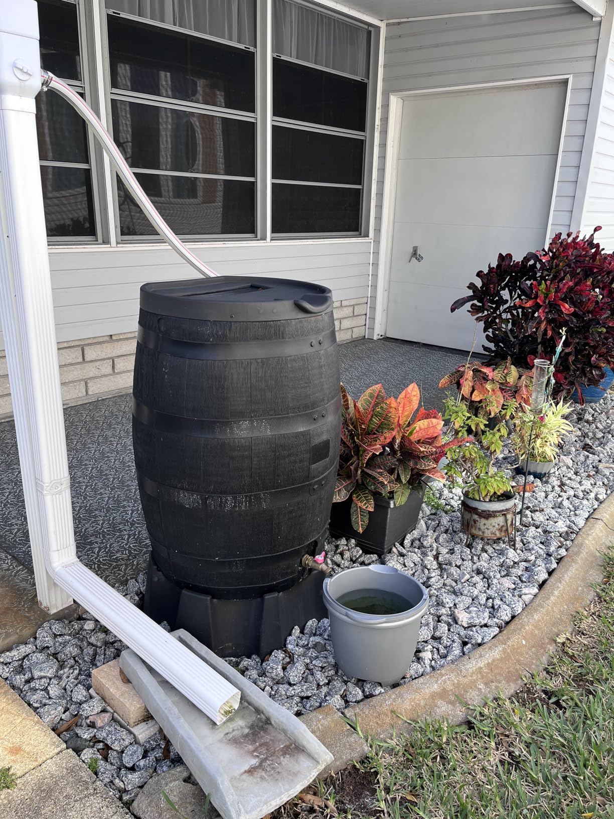 RTS Home Accents Premium 55-Gallon Eco Rain Barrel with Removable Lid, Flat Back Rain Water Collection Barrel, Made with 100% Recycled Plastic, Stand Included, Black customer photo 2