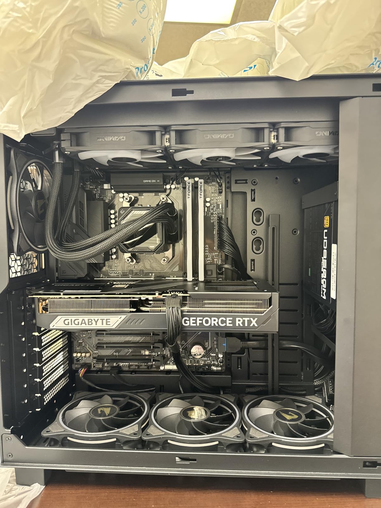GIGABYTE AORUS Gaming Desktop PC, AMD Ryzen 7 9700X, RTX 5070 Ti, 32GB DDR5, 2TB SSD, Windows 11, AORUS Prime 5 customer photo 2