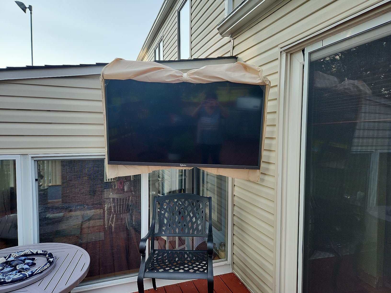 SYLVOX 55 inch Outdoor Mini-LED QLED TV, 4K Ultra HD Smart Google TVs, 2000 Nits Full Sun, Anti-Glare Screen, 120Hz Refresh Rate, IP55 Waterproof, Dual 30W Dolby Atmos Speaks (Cinema/2025) customer photo 2