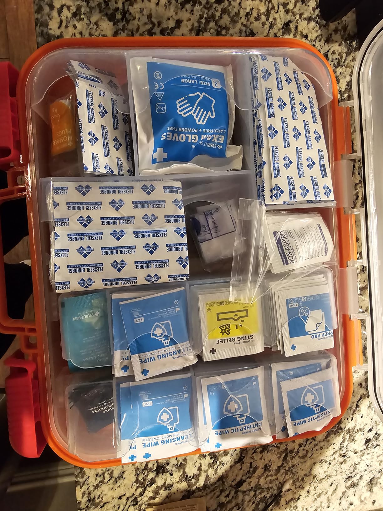 EVERLIT 400 Pcs OSHA Compliant First Aid Kit, Wall-Mountable Essential Emergency Kit for Home, Business, School, Warehouse, Construction Site, Office, Work, College Dorm customer photo 1