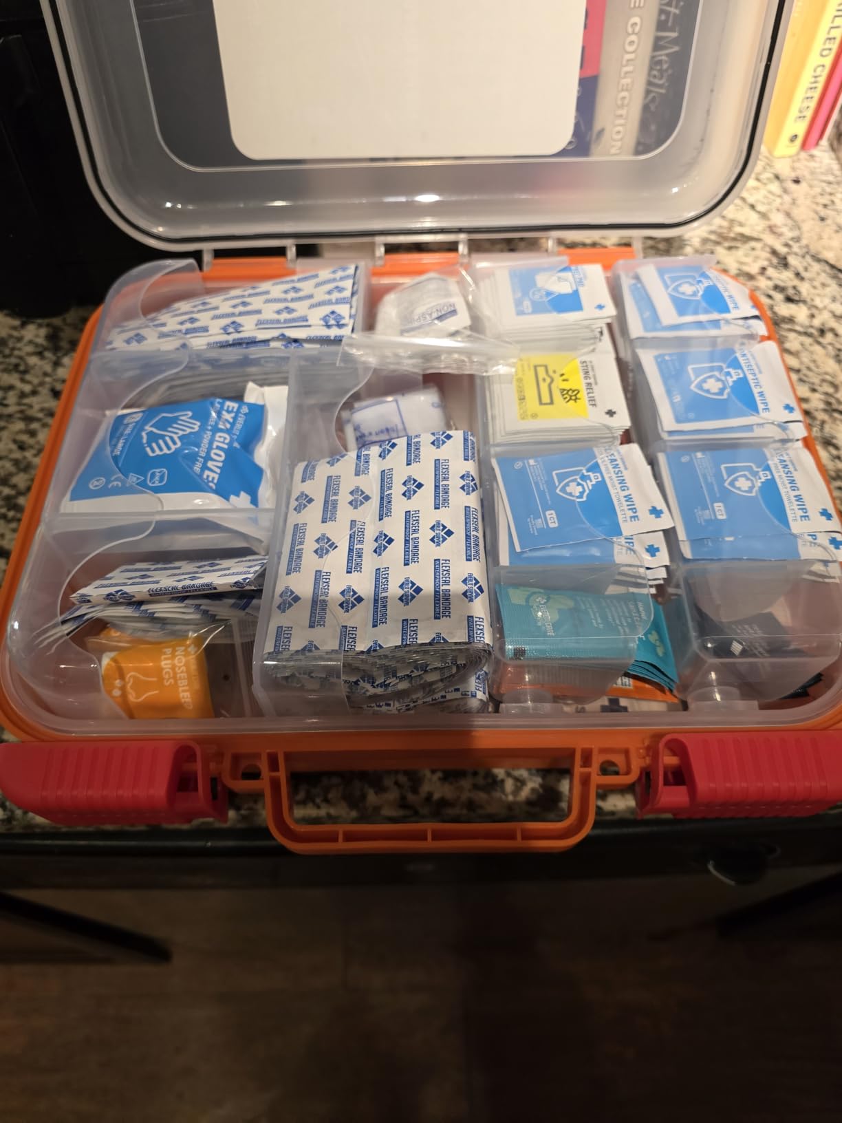 EVERLIT 400 Pcs OSHA Compliant First Aid Kit, Wall-Mountable Essential Emergency Kit for Home, Business, School, Warehouse, Construction Site, Office, Work, College Dorm customer photo 2