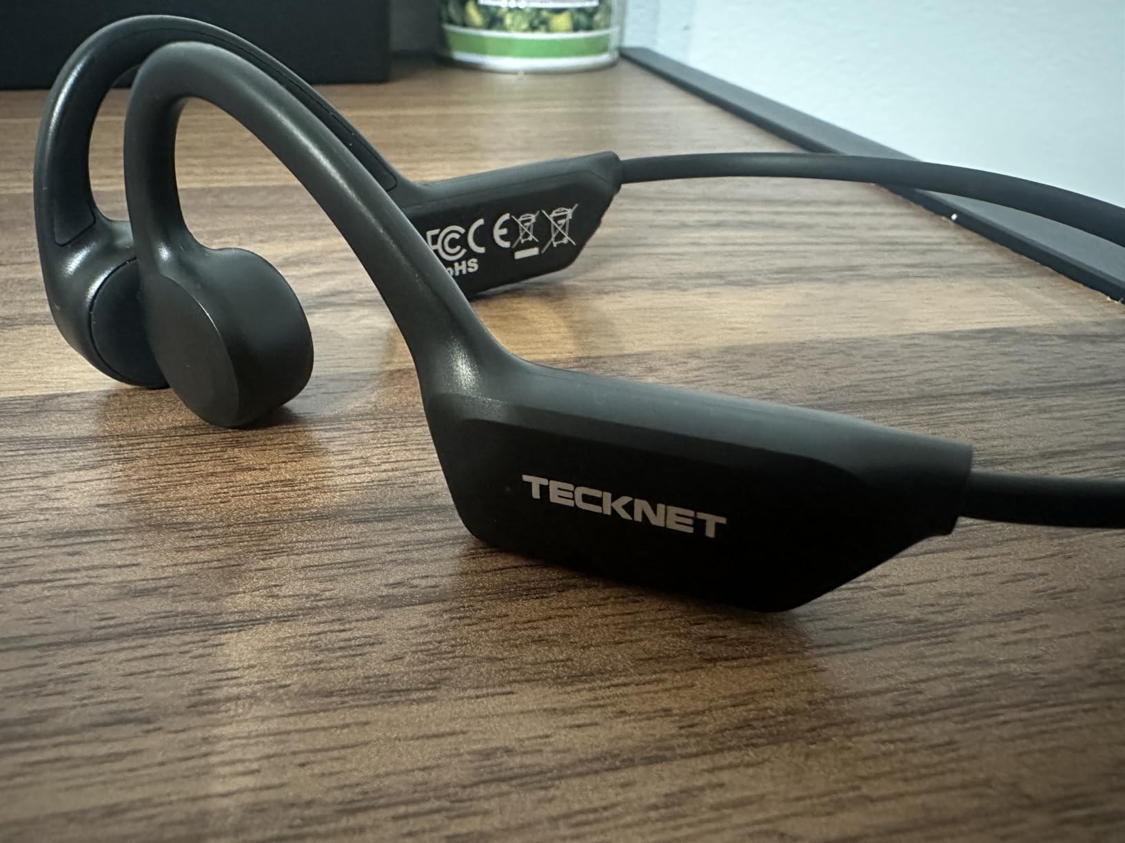 TECKNET Bone Conduction Headphones, Bluetooth V6.0 Open Ear Headphones, Wireless Headphones 10H Playtime & IPX5 Waterproof, Comfortable Fit Built-in Mic, Sport Headphone for Running & Workout -Black customer photo 2