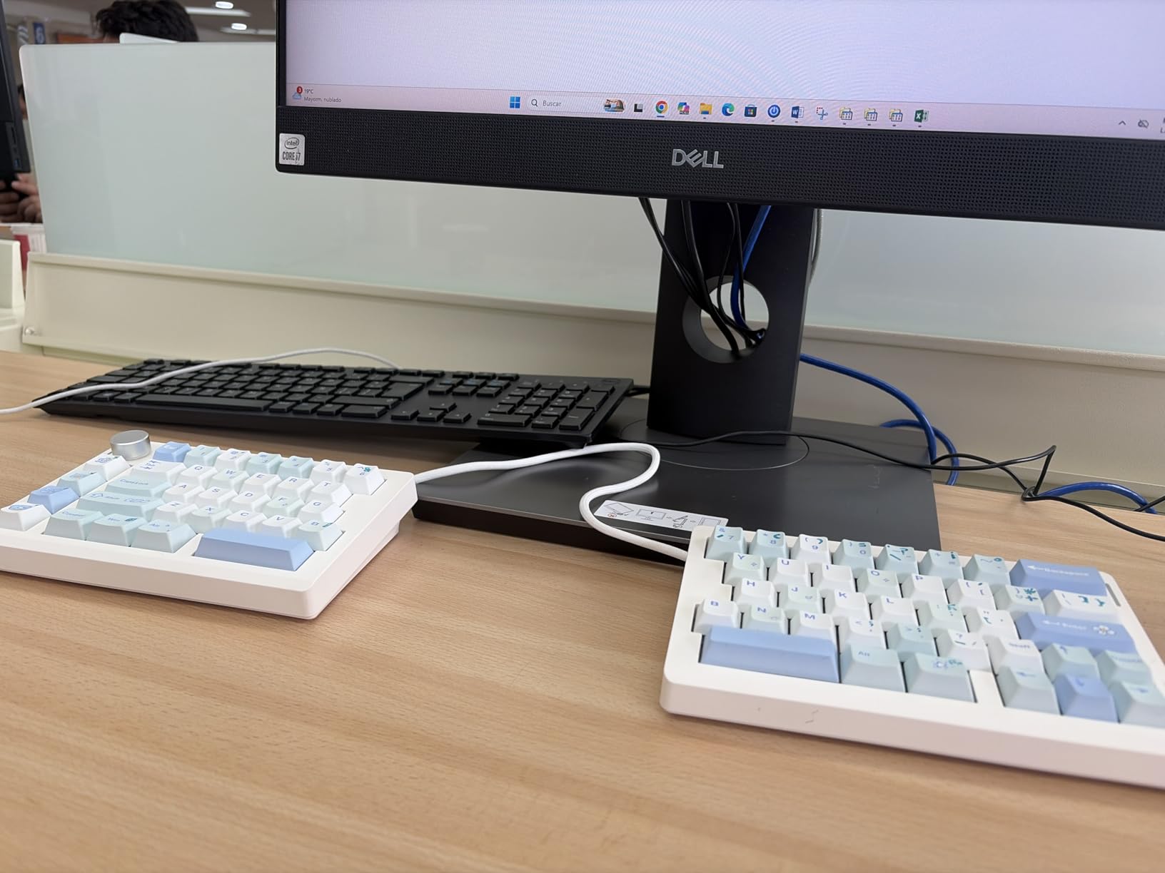 EPOMAKER Split70 Wireless Ergonomic Keyboard with QMK/VIA and Knob, Mechanical Gaming Keyboard with RGB, Hot-Swap, Creamy Linear Switch, PBT Keycap, Mac Modifier, Gasket, 70% Split Layout (White) customer photo 1