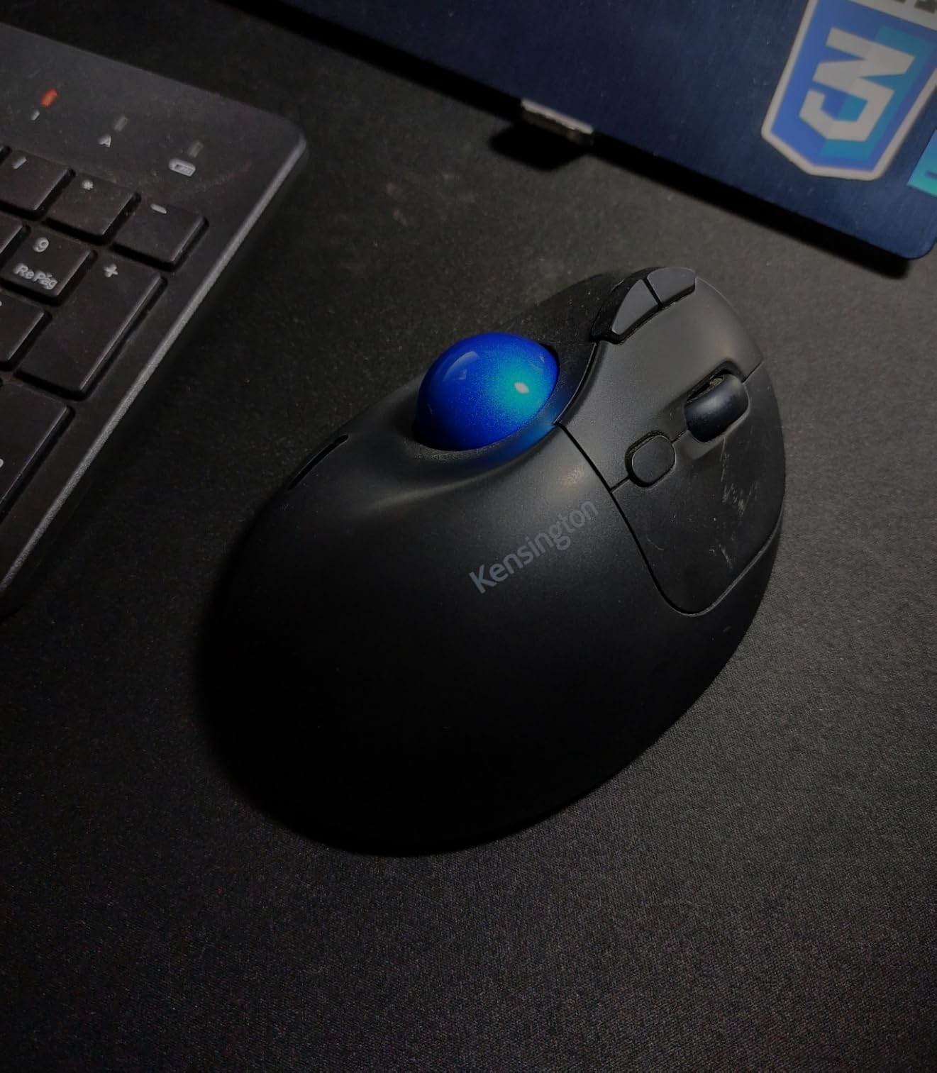 Kensington TB550 Wireless Trackball Mouse, Rechargeable Battery, Bluetooth(LE) & 2.4GHz Wireless Connections, Ergonomic Design, 4D Scroll Wheel, 128-bit AES Encryption, White-Silver (K72180WWVN) customer photo 2