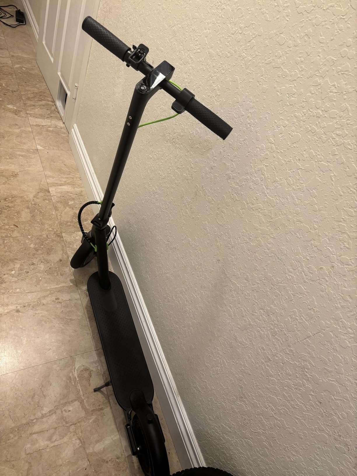 Electric Scooter, 350W/500W Powerful Motor, 19/22 MPH Max Speed, 15/23 Miles Range, Lightweight Foldable Kick Scooter with Dual Braking Systems, Smart APP customer photo 1