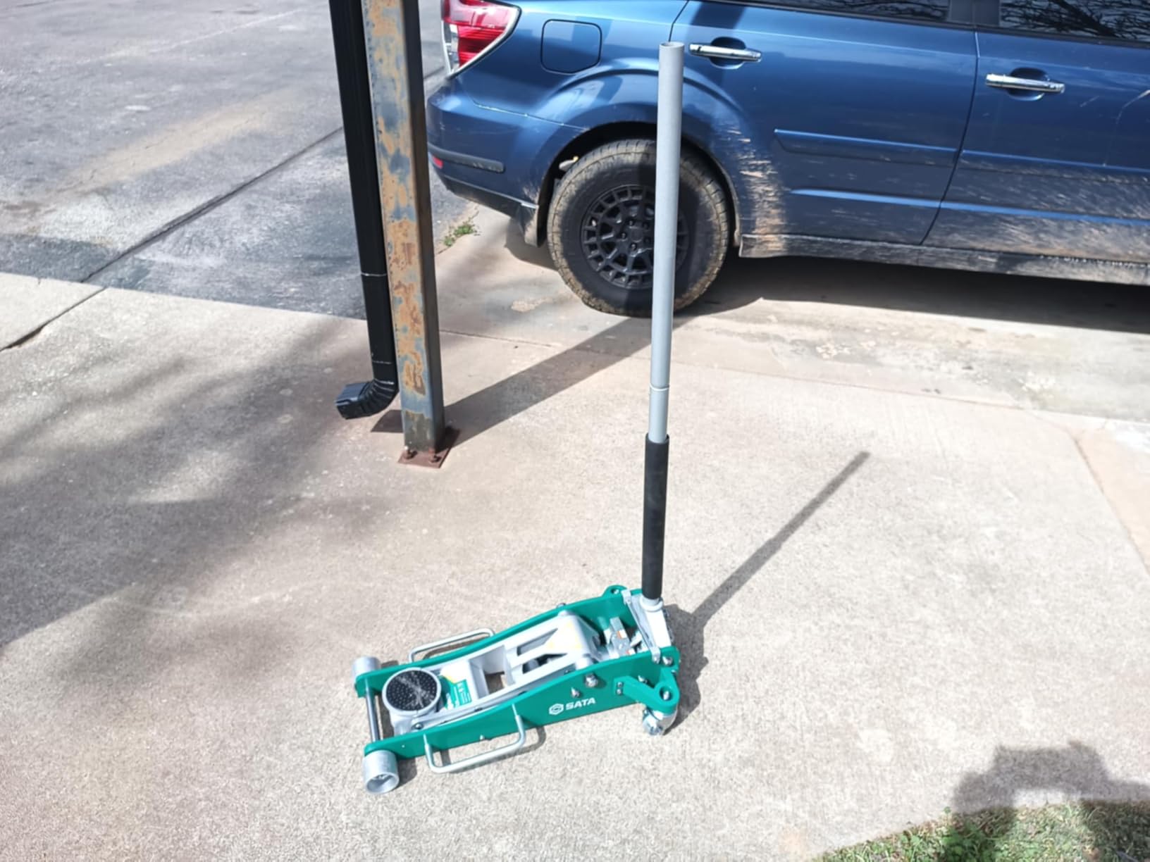 SATA 3-Ton (6,600 lb) Aluminum Floor Jack, Low-Profile Design with Dual-Piston Rapid Lift Pump customer photo 2