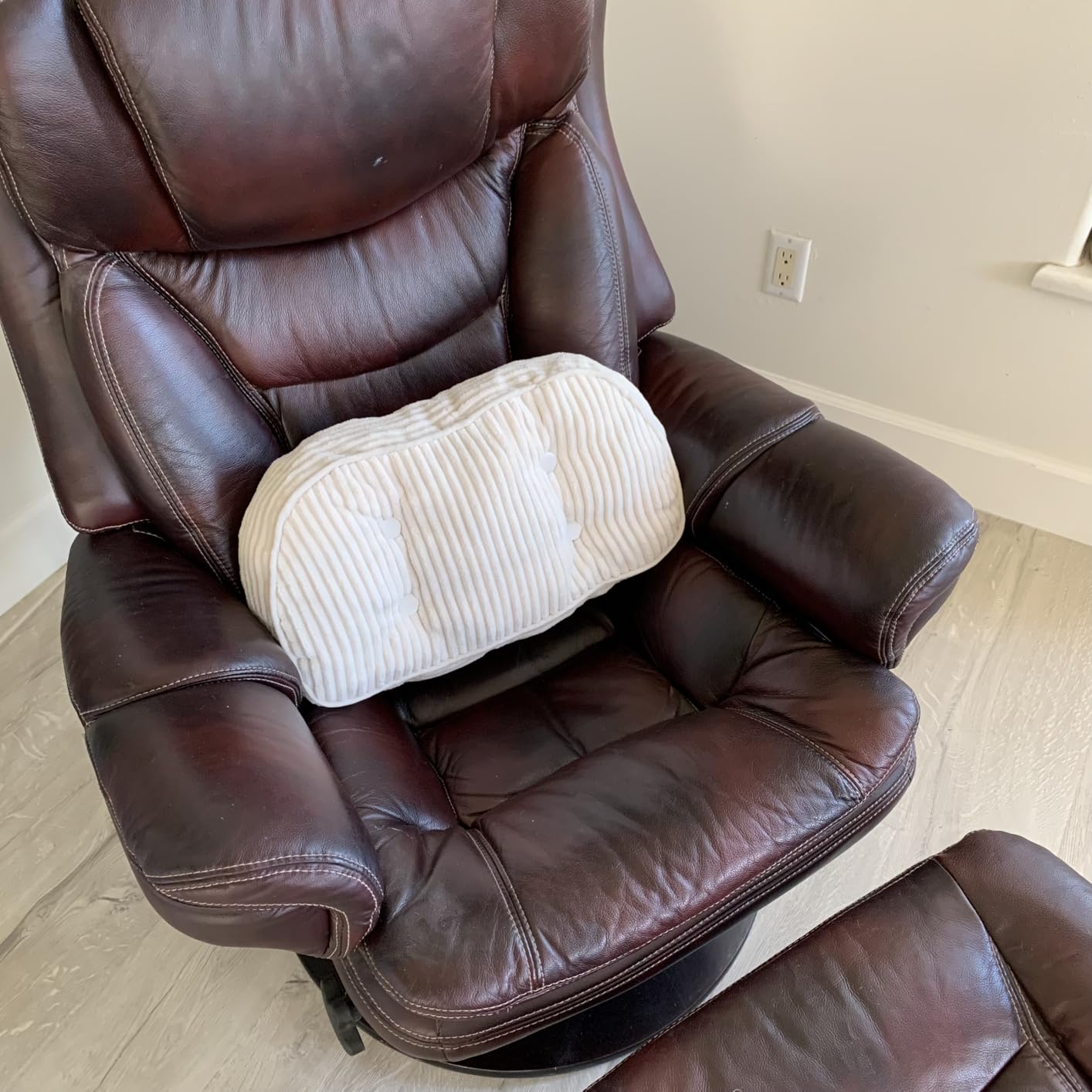 HIGOGOGO Lumbar Support Pillow for Recliner Chair/Accent Chair/Couch/Office Chair, Tufted Corduroy Back Support Cushion for Elderly, Recliner Cushions for Back Rest, Pain Relief, Reading, Brown customer photo 2