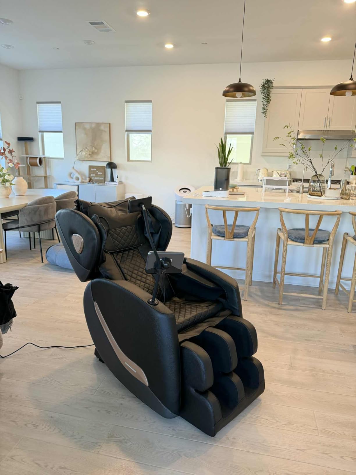 Upgraded Massage Chair Full Body, Zero Gravity Recliner with Heat, 10 Fix Points, Bluetooth, Touch Screen, Footrest, Shiatsu Massage Chair Full Body for Parents, Seniors & Easy Assembly customer photo 1