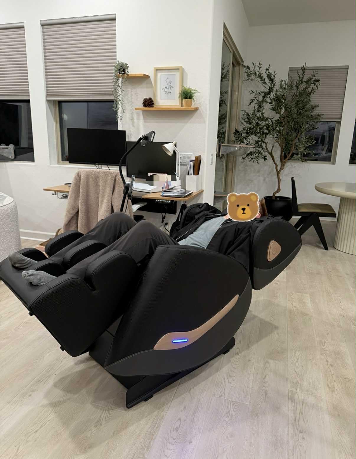 Upgraded Massage Chair Full Body, Zero Gravity Recliner with Heat, 10 Fix Points, Bluetooth, Touch Screen, Footrest, Shiatsu Massage Chair Full Body for Parents, Seniors & Easy Assembly customer photo 2