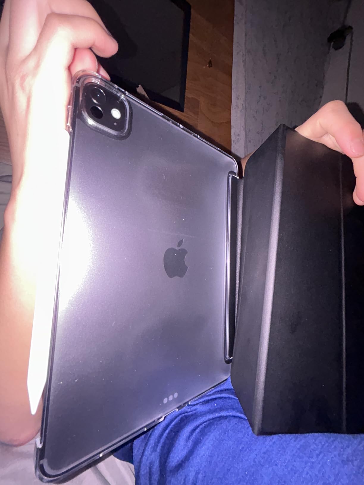iPad Pro 11-inch (M5): Ultra Retina XDR Display, 256GB, 12MP Front/Back Camera, LiDAR Scanner, Wi-Fi 7 with Apple N1 + 5G Cellular with C1X chip, Face ID, All-Day Battery Life - Space Black customer photo 1
