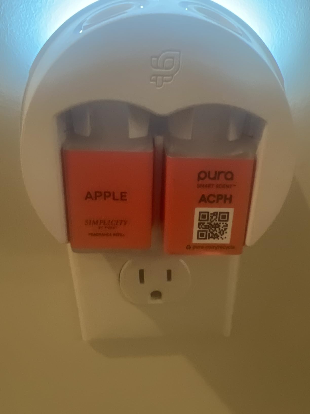 Pura 4 Smart Fragrance Diffuser - Adjustable Home Diffuser with LED Light & Wi-Fi, 2025 Version customer photo 2