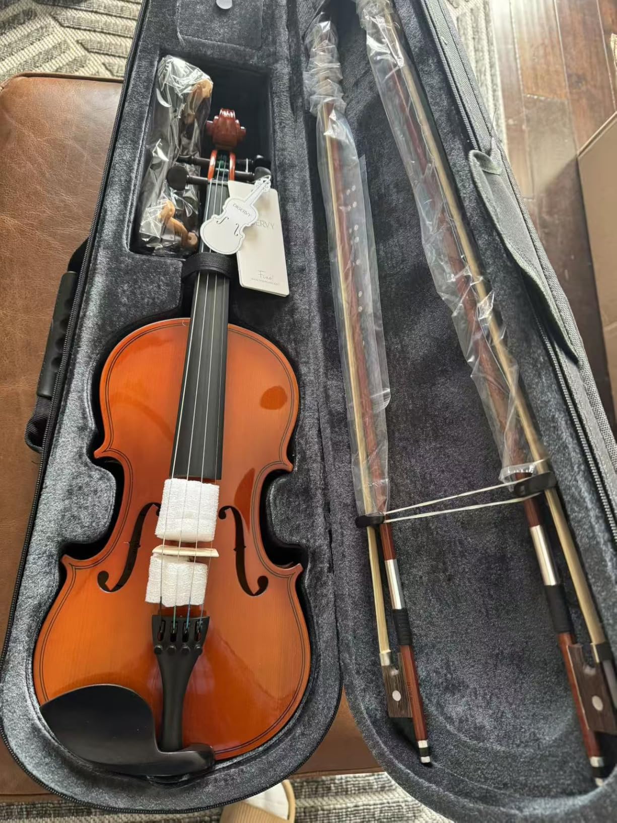 Violin 4/4 Full Size Kit for Beginners, Glossy Violin Fiddle Set for Adults, Students with Violin Case, Bow, Rosin, Fingerboard Sticker, Shoulder Rest, Extra Strings and Bridge customer photo 2