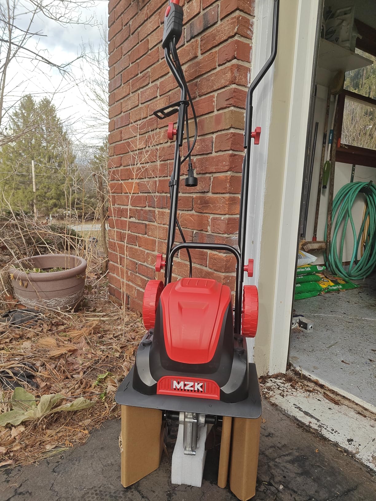 MZK 12-Inch 10.5 Amp Corded Electric Tiller/Cultivator for Gardening, 8-inch tillling Depth, Powerful and Lightweight Tiller, Electric Garden Rototiller for Lawn/Yard/Garden Soil Digging,TC12A03 customer photo 2