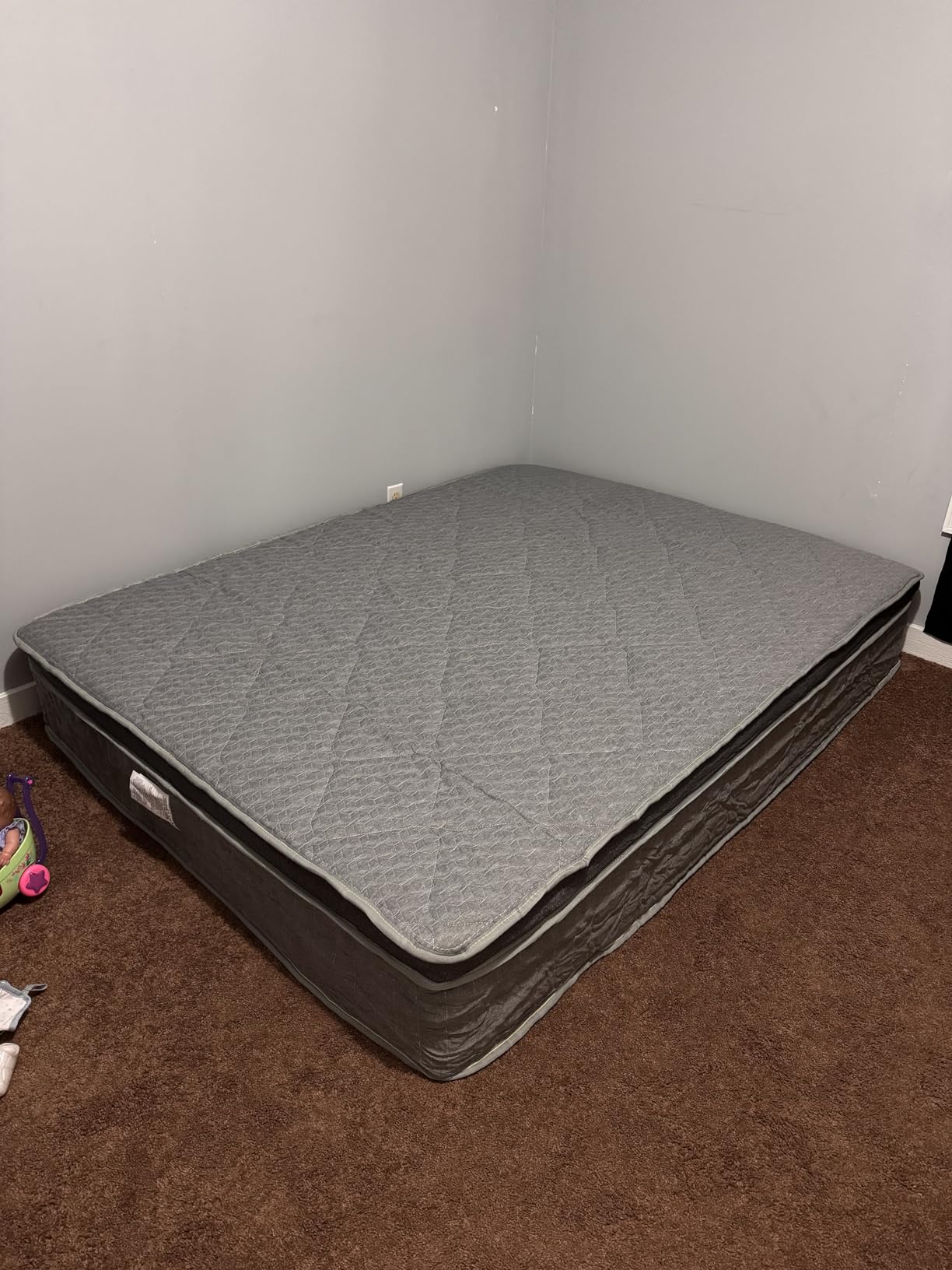 Avenco 12 Inch Queen Mattress, Hybrid Mattress with Smarts Coil Pocket Springs for Targeted Support and NanoGel Memory Foam for Cool Night Sleep, Motion Isolation for Couples, CertiPUR-US Certified customer photo 1