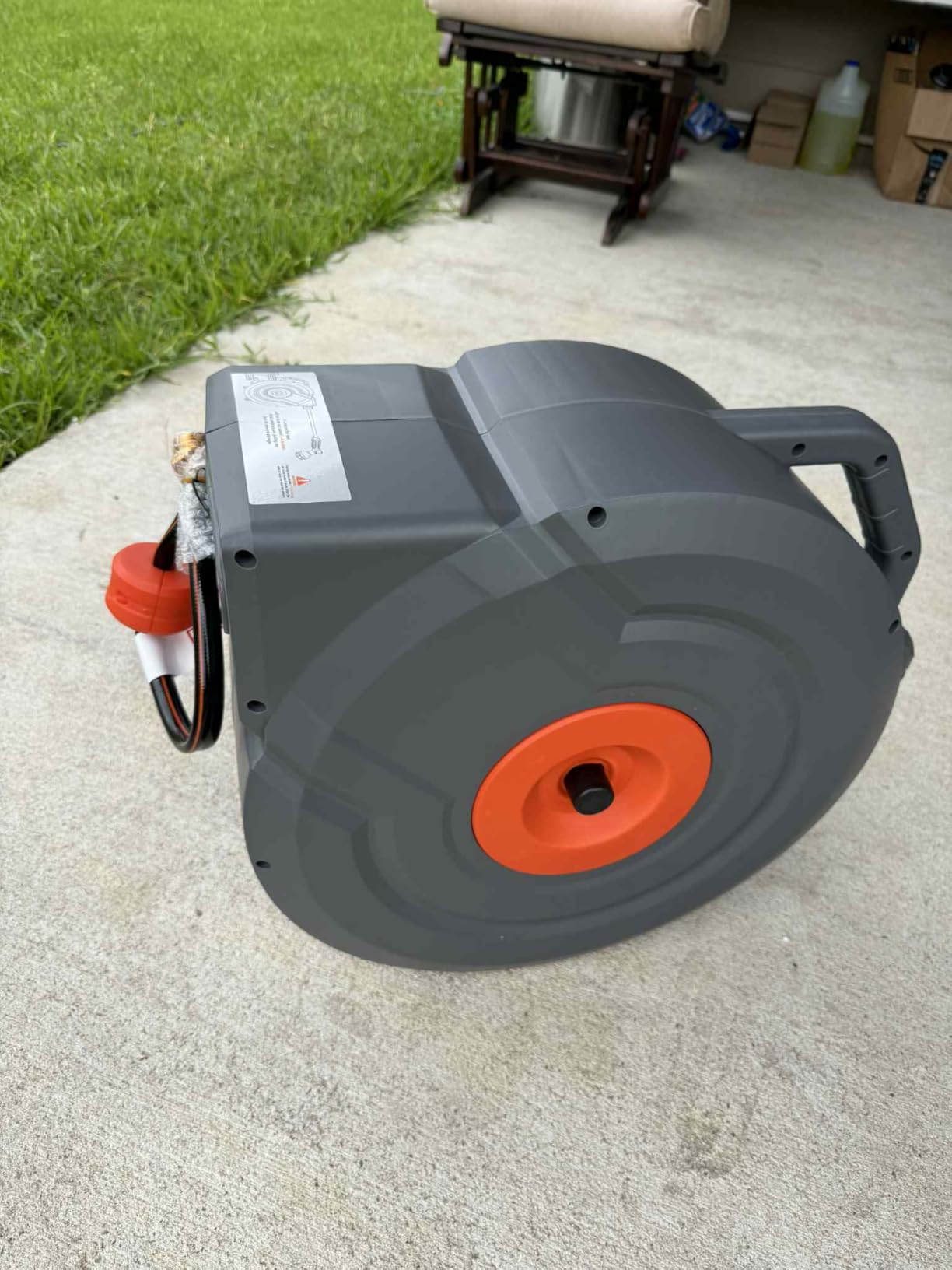 Retractable Garden Hose Reel 130 ft 1/2 inch Automatic Rewind with Any-Length Lock 9 Pattern Nozzle 180° Swivel Wall-Mounted Hose Reel for Home Yards customer photo 1