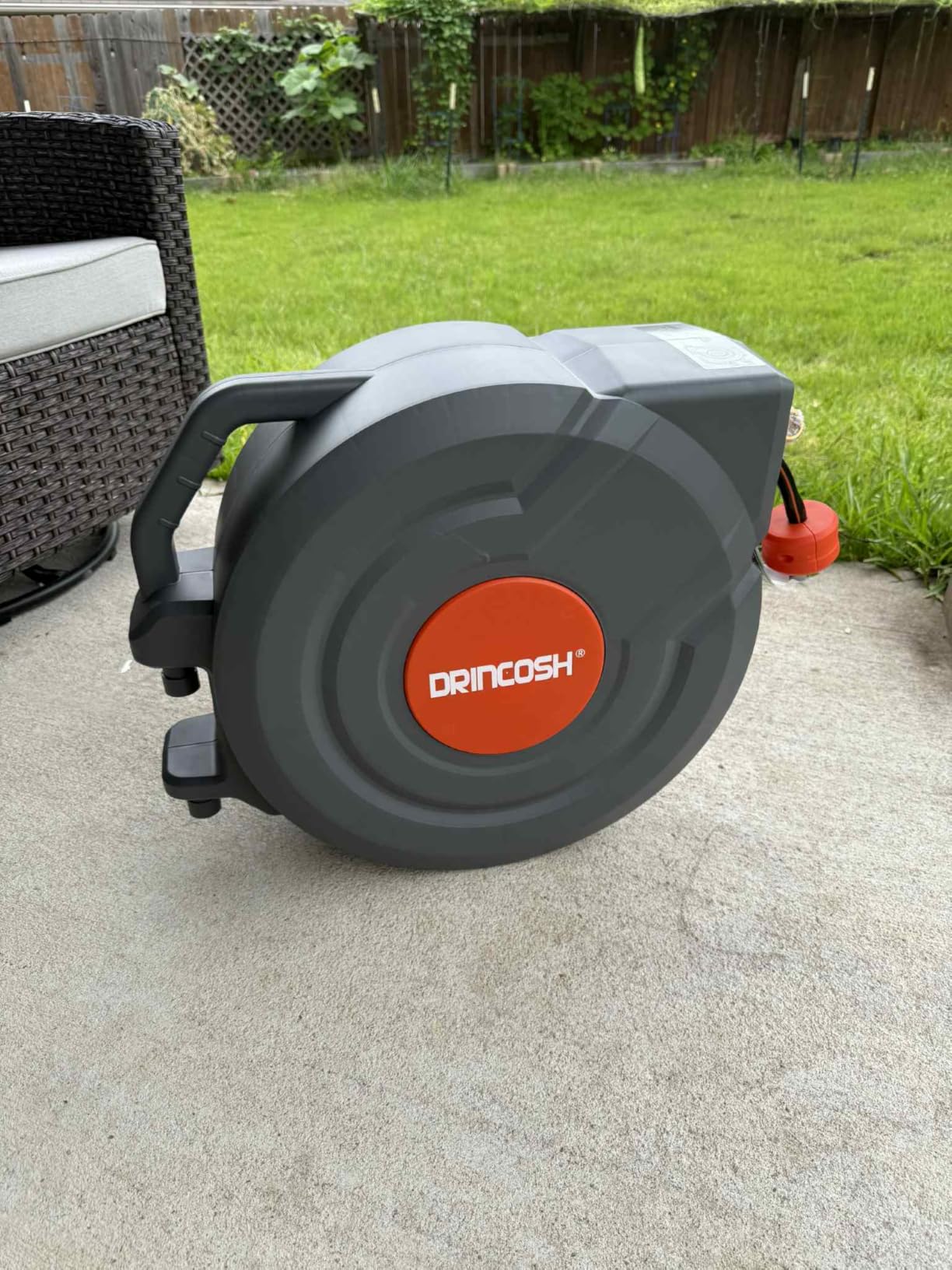 Retractable Garden Hose Reel 130 ft 1/2 inch Automatic Rewind with Any-Length Lock 9 Pattern Nozzle 180° Swivel Wall-Mounted Hose Reel for Home Yards customer photo 2