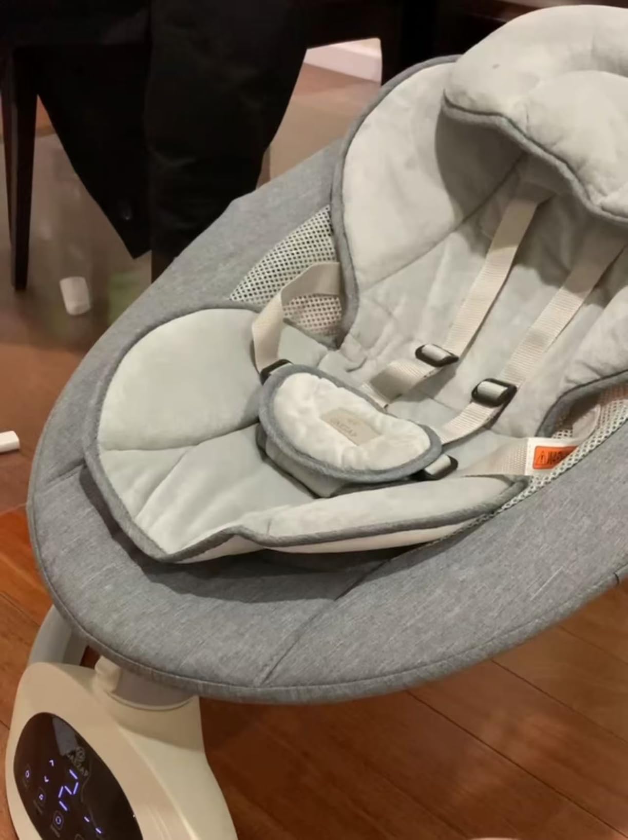 Electric Baby Swing for Infants, Portable Infant Swing with Music Speaker, 5 Swing Speeds, Remote Control, for Indoor Use, Newborn Boys & Girls, White customer photo 2