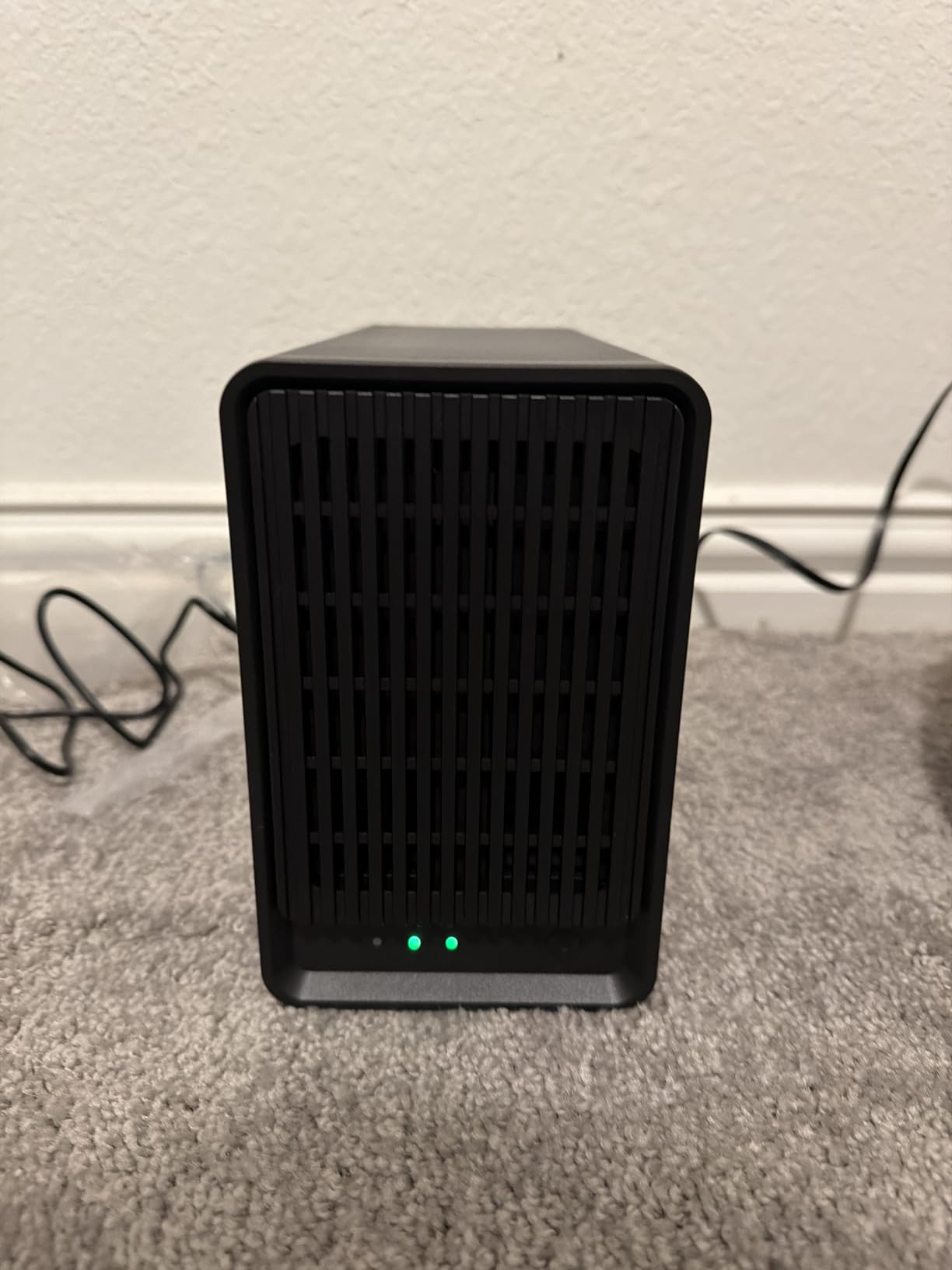 Yxk Zero1 2-Bay Desktop NAS, Maximum 60TB (Diskless), User-Friendly Home NAS Storage, Private Security & Remote Access, Silent, 4GB RAM, 2.5GbE Port, 4K HDMI, Network Attached Storage customer photo 1
