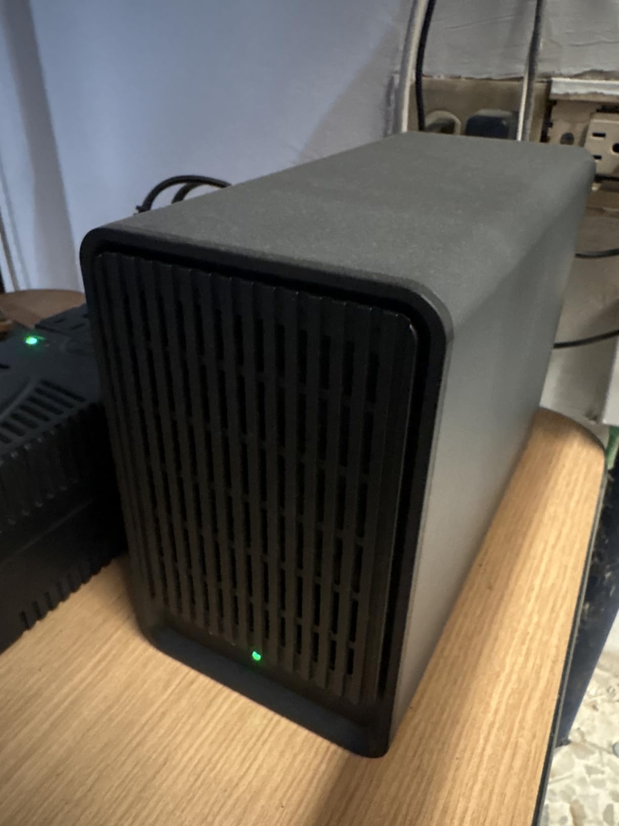 Yxk Zero1 2-Bay Desktop NAS, Maximum 60TB (Diskless), User-Friendly Home NAS Storage, Private Security & Remote Access, Silent, 4GB RAM, 2.5GbE Port, 4K HDMI, Network Attached Storage customer photo 2