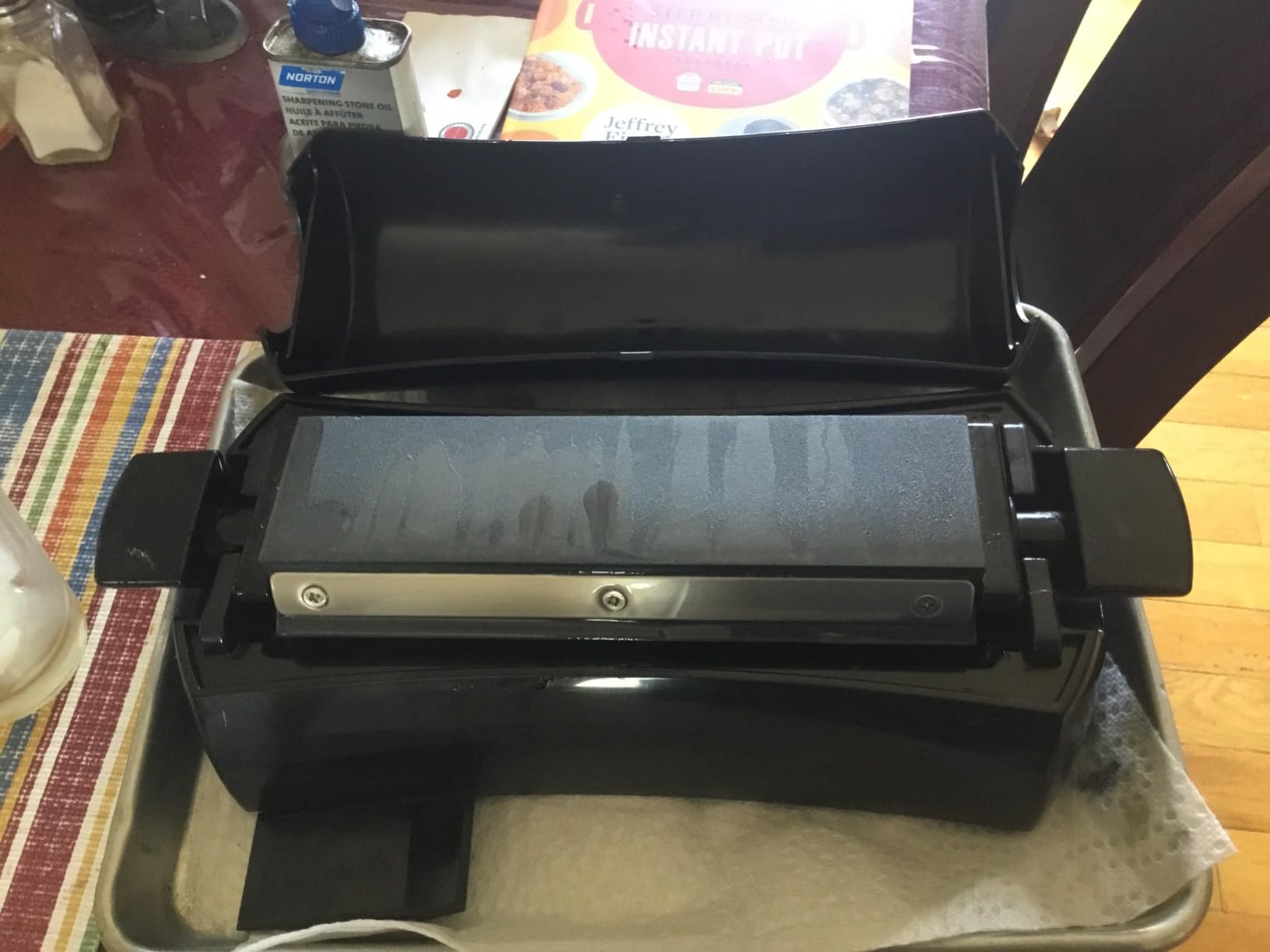 Norton IM313 Multi-Oilstone Sharpening System-Tri Stone Knife Sharpener, Stone oil, Plastic angle guide, and reservoir non-skid bottom customer photo 2