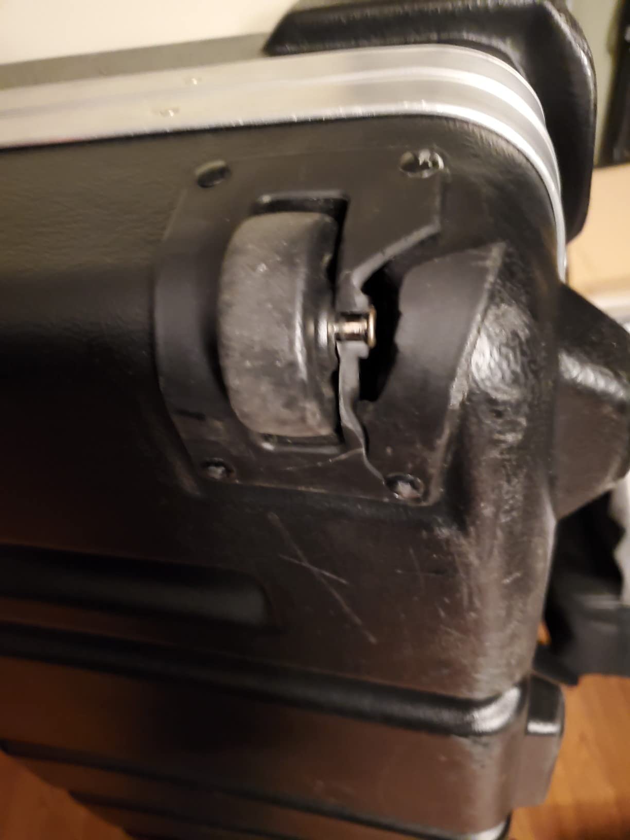 SKB ATA 61-Note Keyboard Case with Wheels, TSA Locking, Trigger Latch customer photo 1