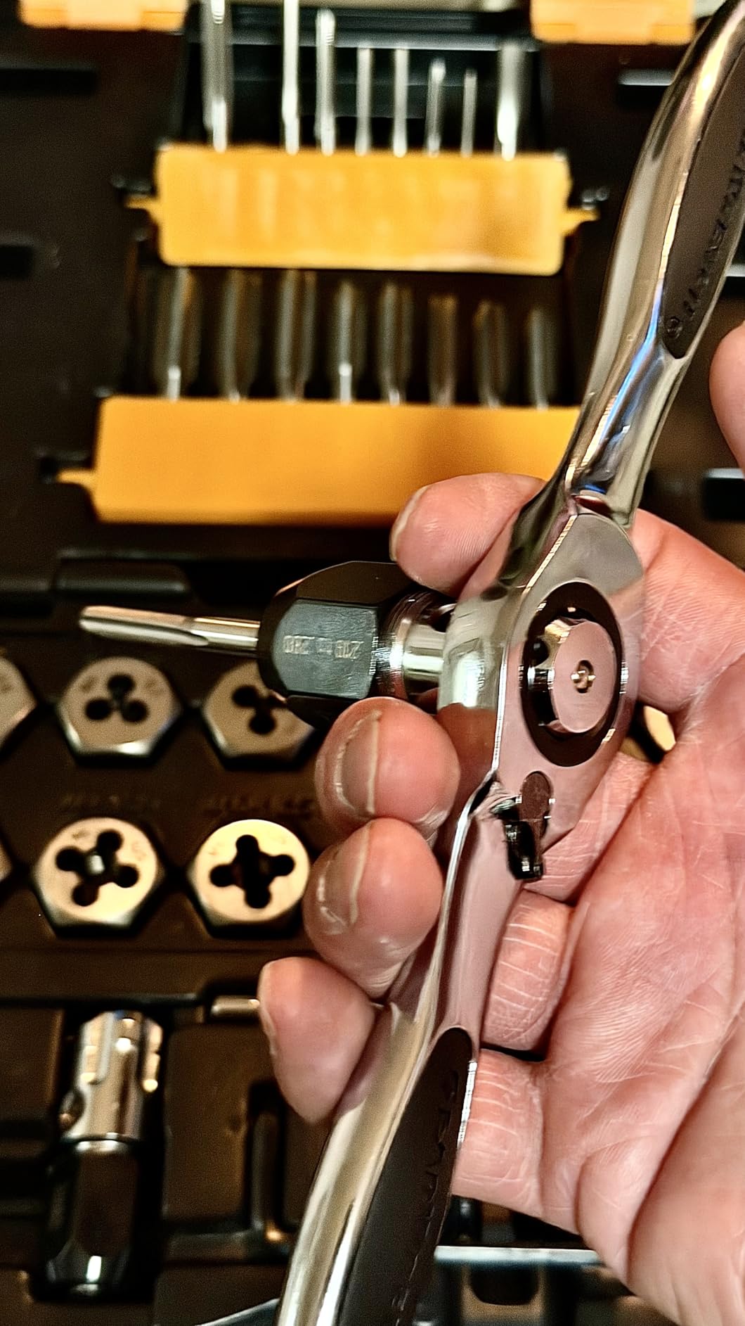 GEARWRENCH 42 Piece Ratcheting Tap & Die Set, Metric - 3886 customer photo 2